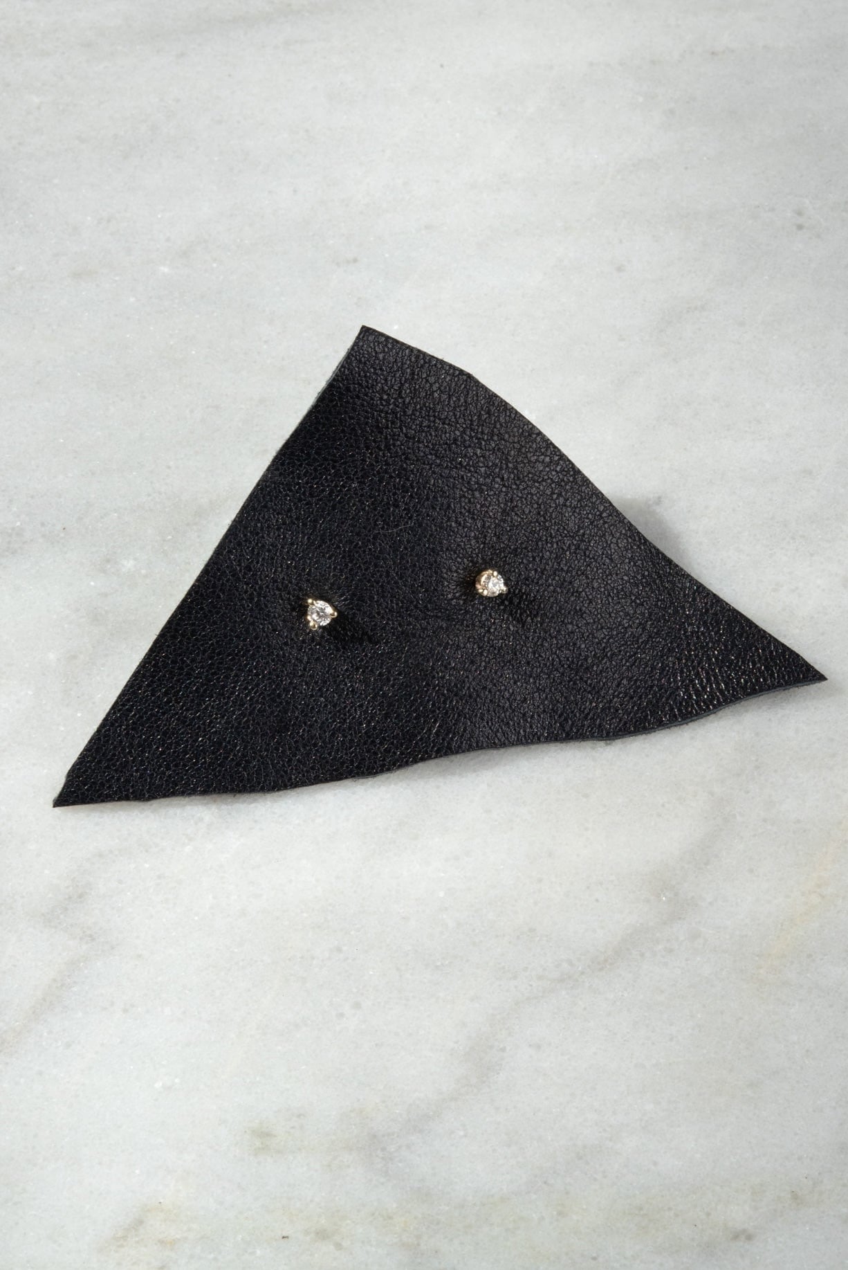 WWAKE Jewelry Earrings Small White Diamond Stud Diamond