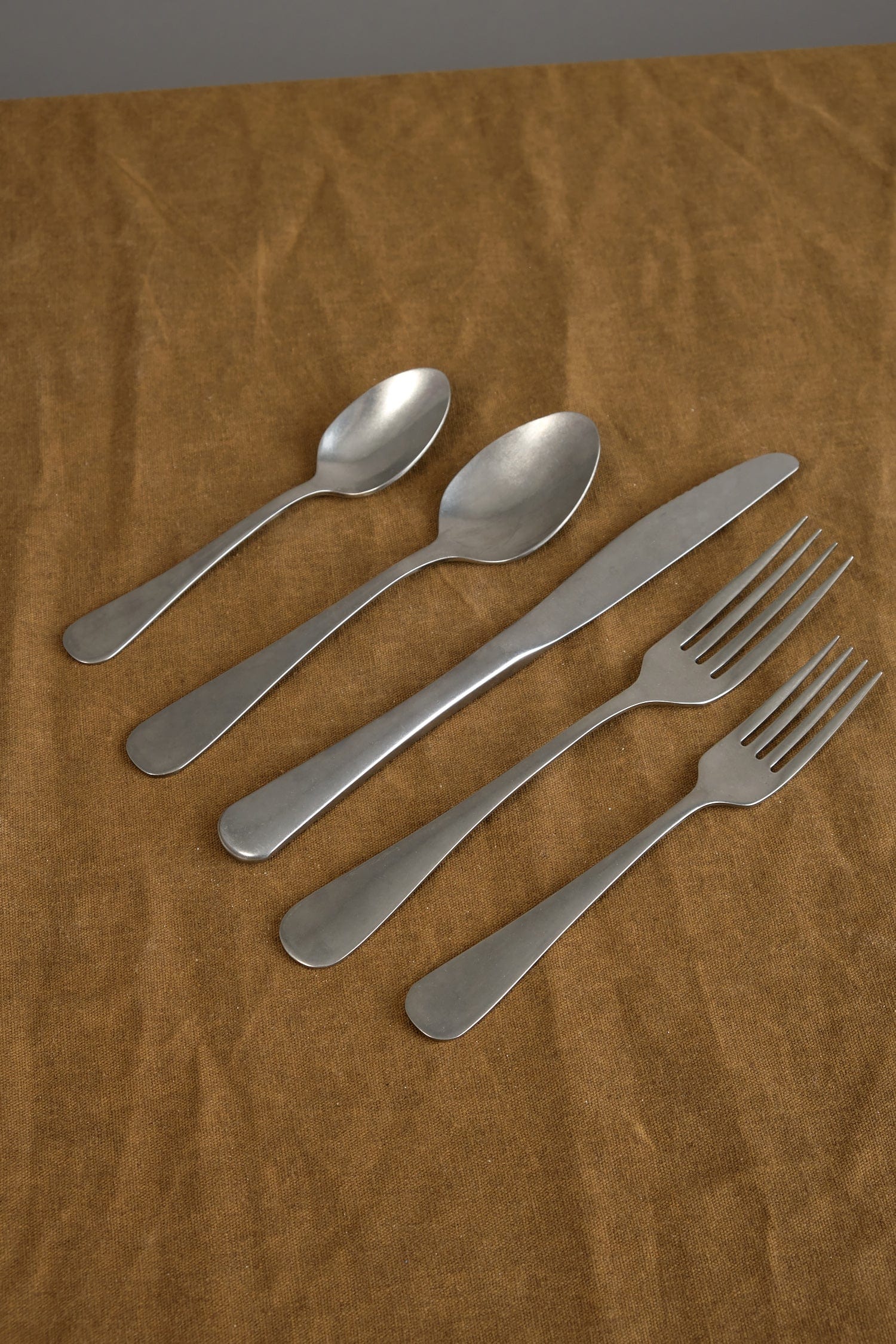 Farmhouse Pottery Home Kitchen Utensils Woodstock 5-Piece Flatware Set