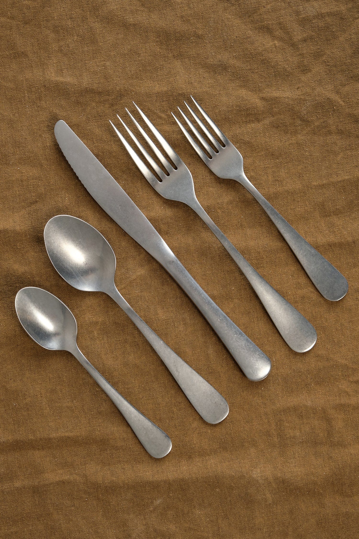 Farmhouse Pottery Home Kitchen Utensils Woodstock 5-Piece Flatware Set