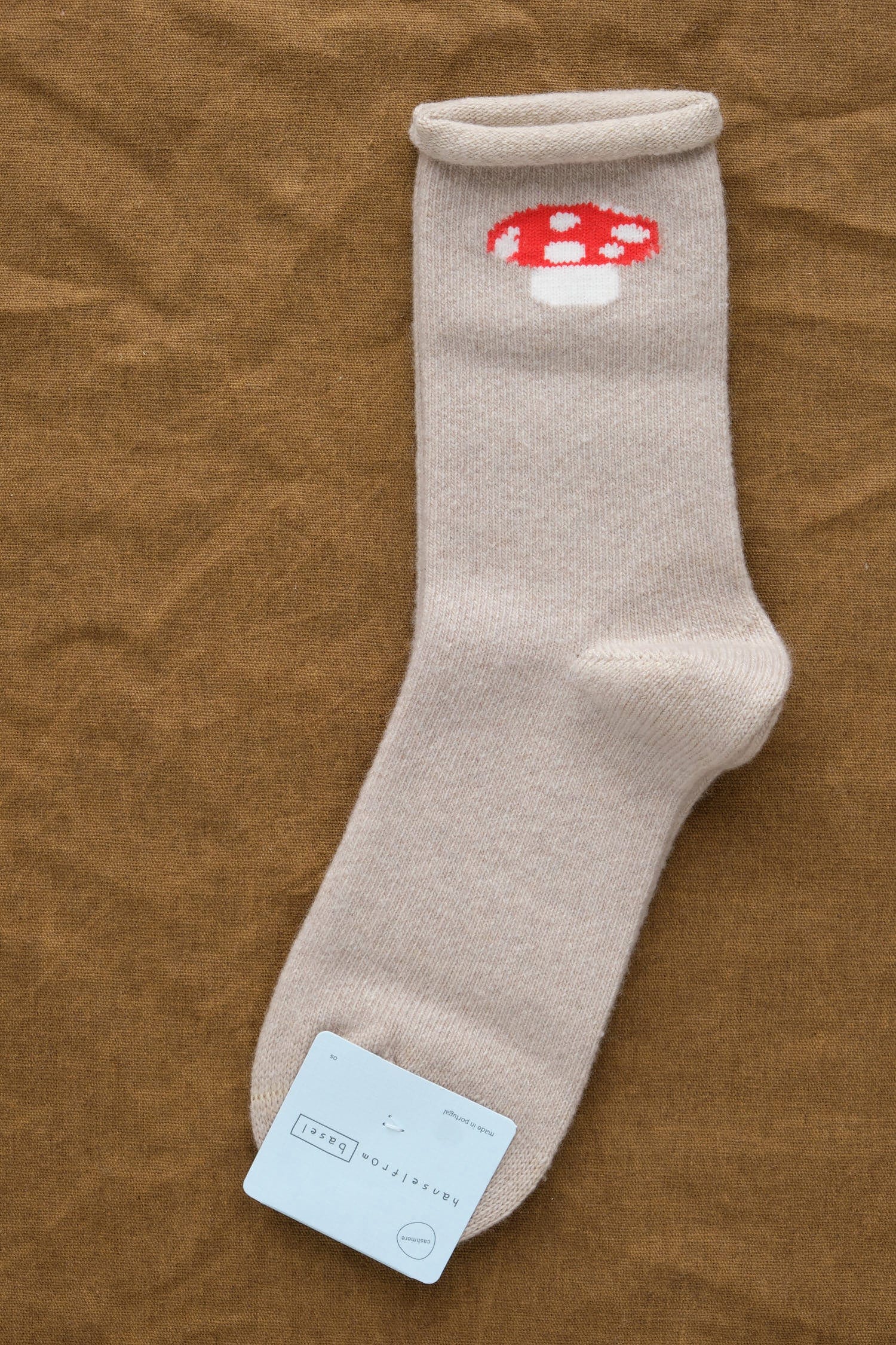 Red Cap Cashmere Crew in Beige
