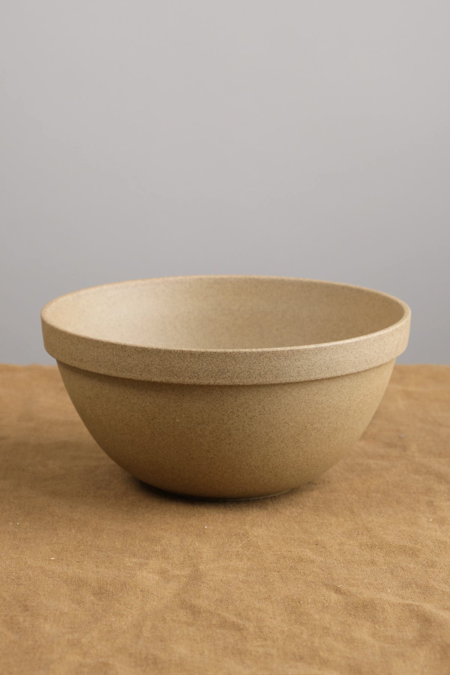 Hasami Porcelain Home Kitchen Dishware Medium Deep Round Bowl Natural / 7 3/8" D X 3 1/2" H