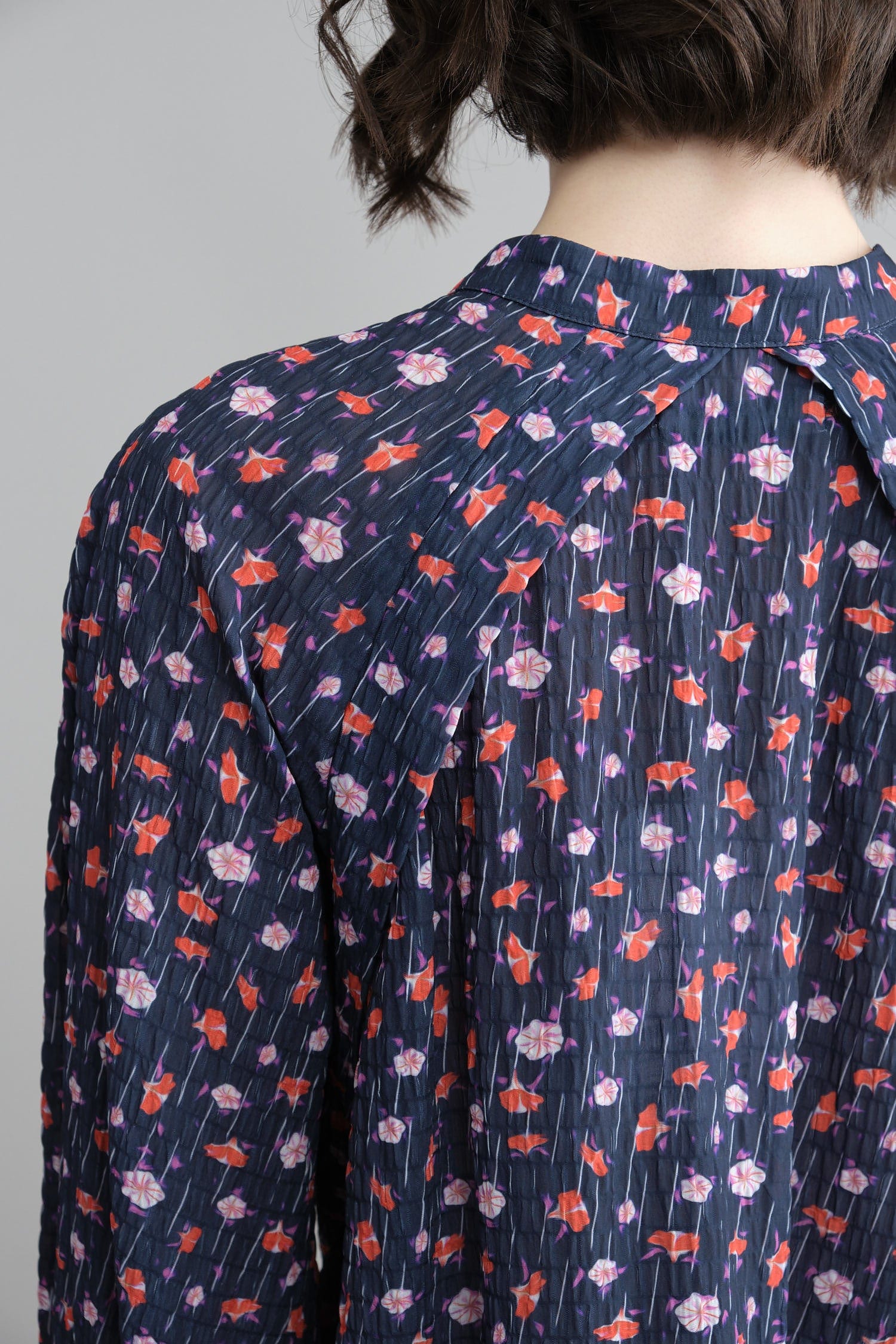Back detailing on Leaf Blouse in Navy Flower Print
