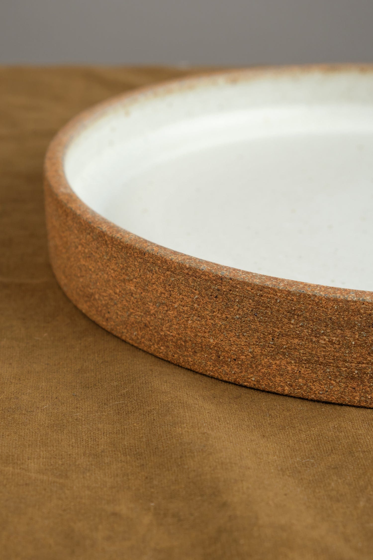 Humble Ceramics Home Kitchen Serving Cazuela Platter in Sandstone Sandstone/Snow White / 11" Dia X 1.75" H