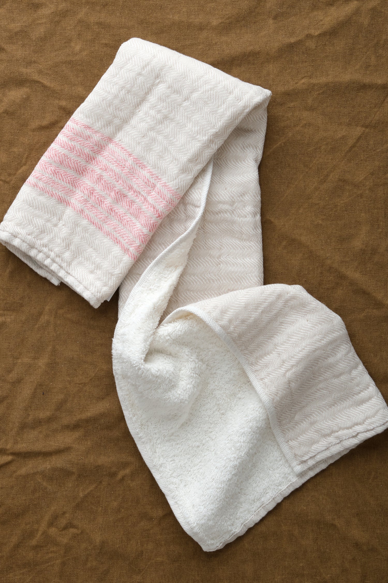 Unfolded Flax Line Hand Towel in Pink/Beige
