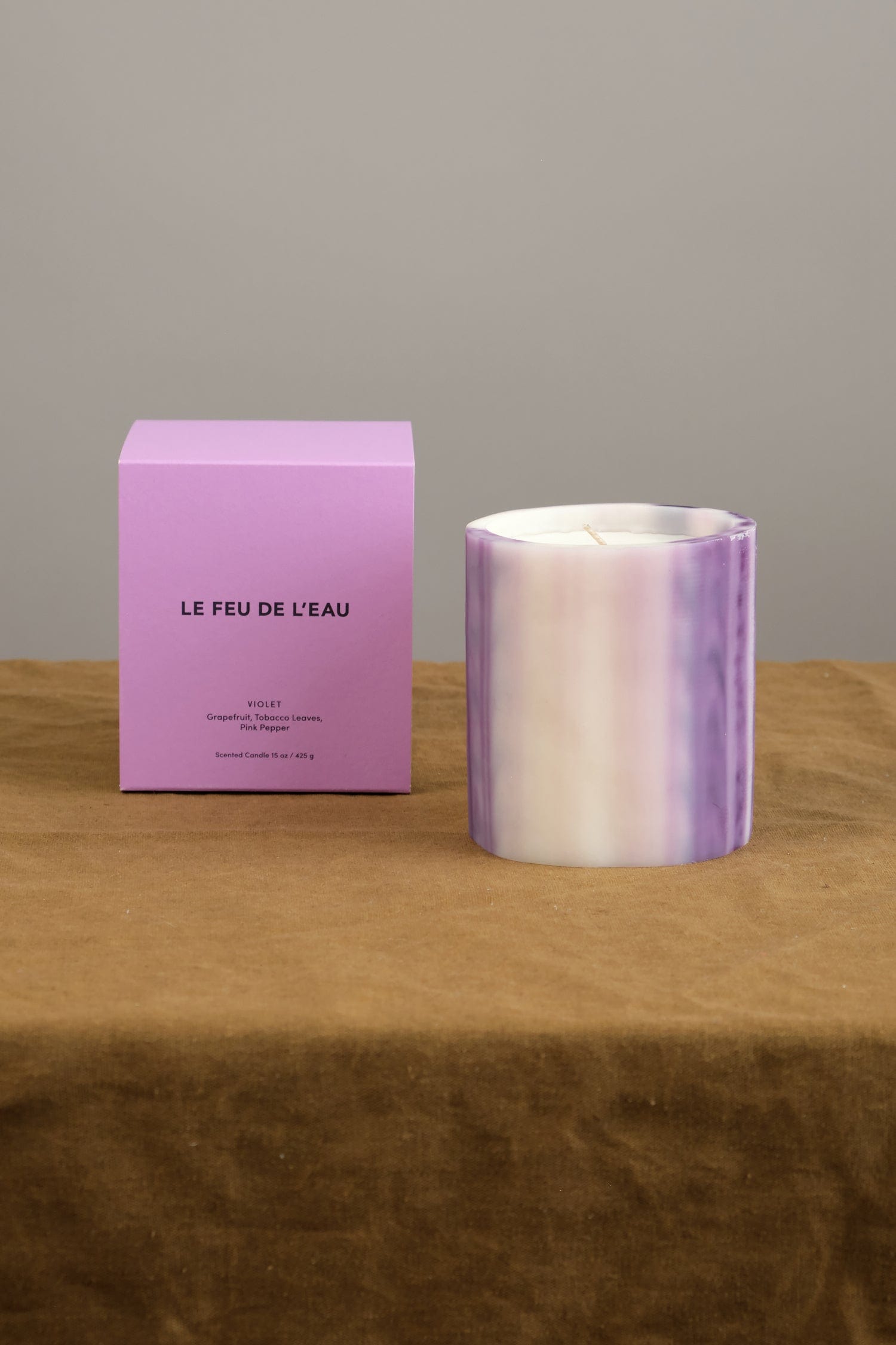 Le Feu De L'Eau Home Candles Violet Candle Grapefruit and Tobacco / 16 oz