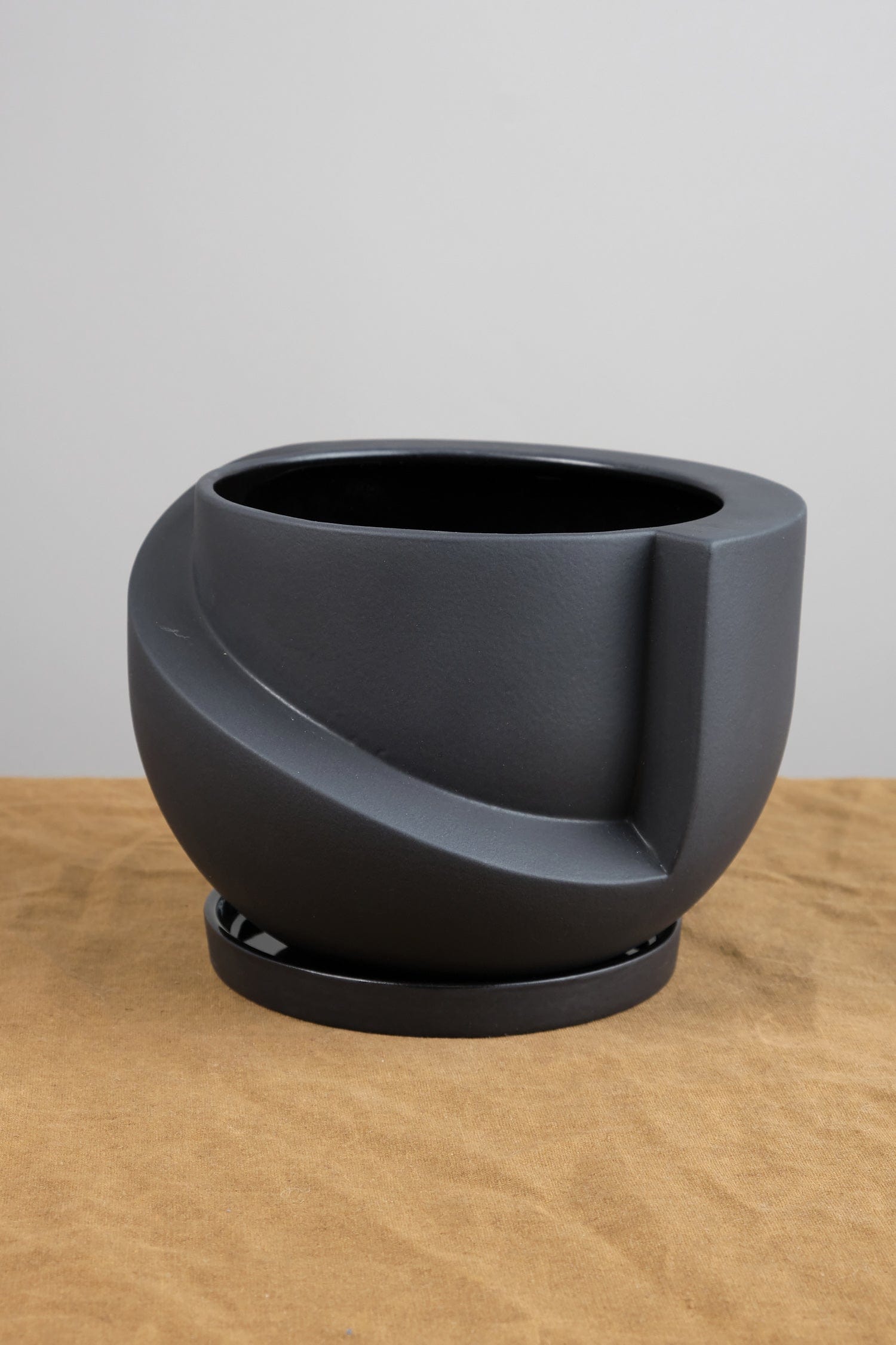 Light + Ladder Home Planters Small Vayu Planter in Coal Coal / 7.75” L X 7.75” W X 5” H