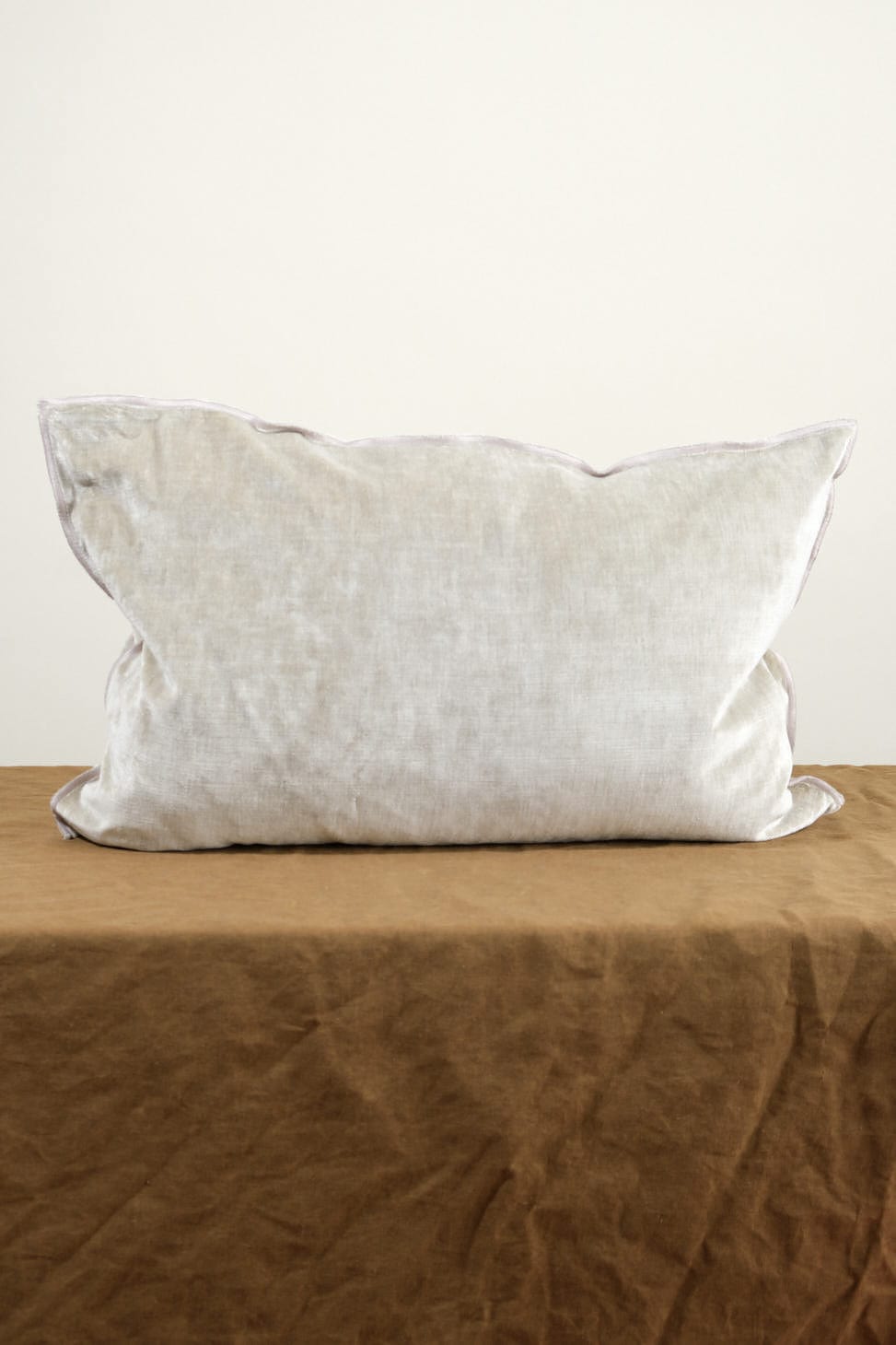 Maison De Vacances Home Pillows 16" X 24" Royal Velvet Vice Versa Cushion in Ciment Ciment / 16" X 24"