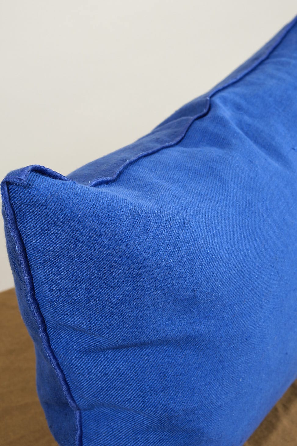 Maison De Vacances Home Pillows 16" X 24" Washed Linen Vice Versa Cushion in Cobalt Cobalt/Indigo / 16" X 24"