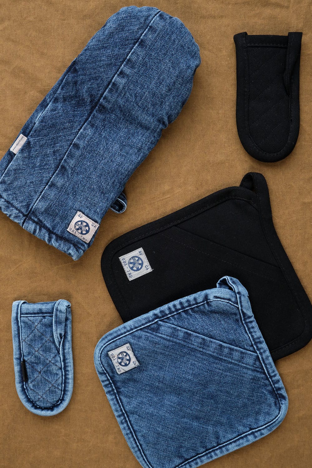 Mi Cocina Home Kitchen Serving Dual-Hand Oven Mitt Black Denim