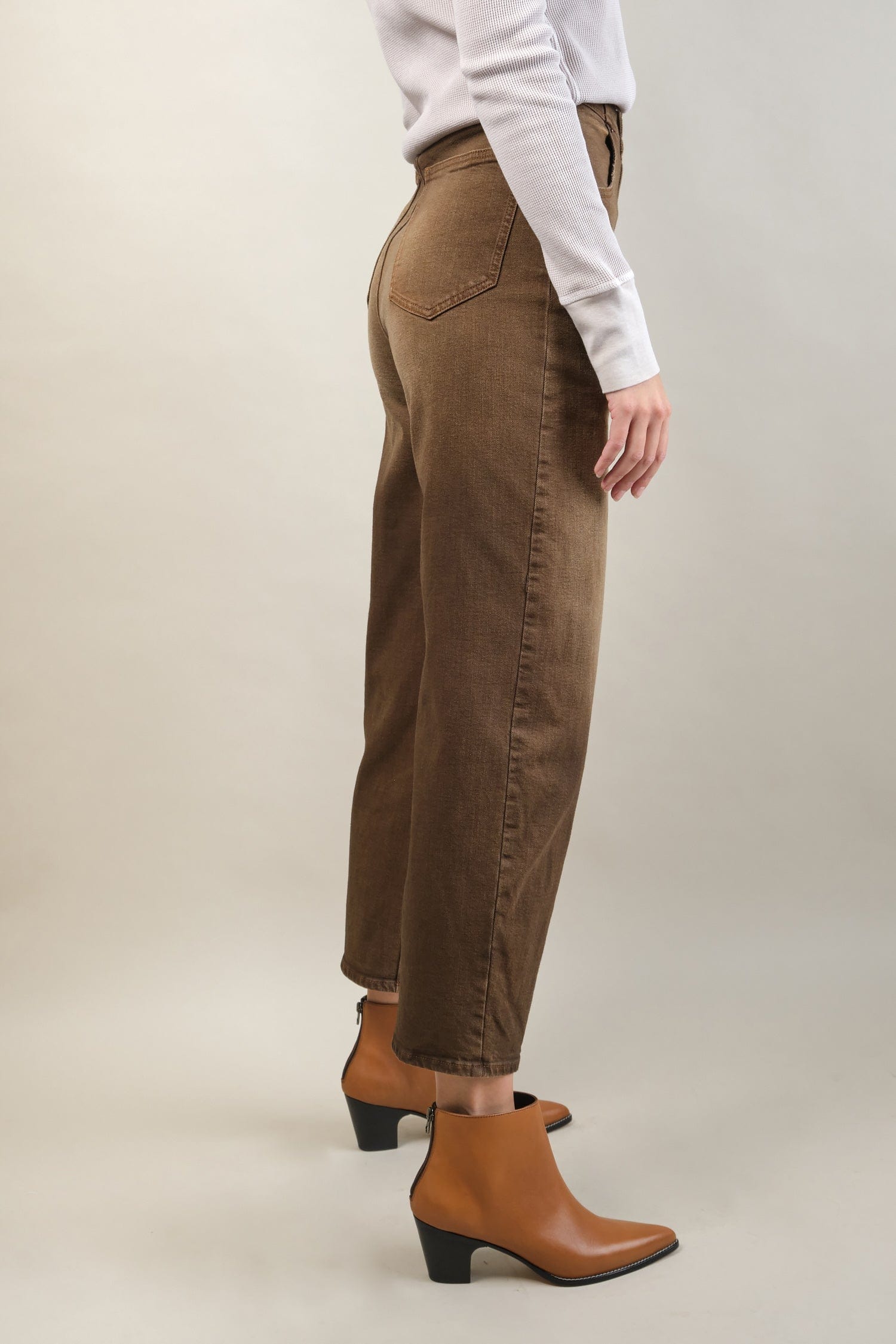 Side of Carrot Jeans in Nutmeg