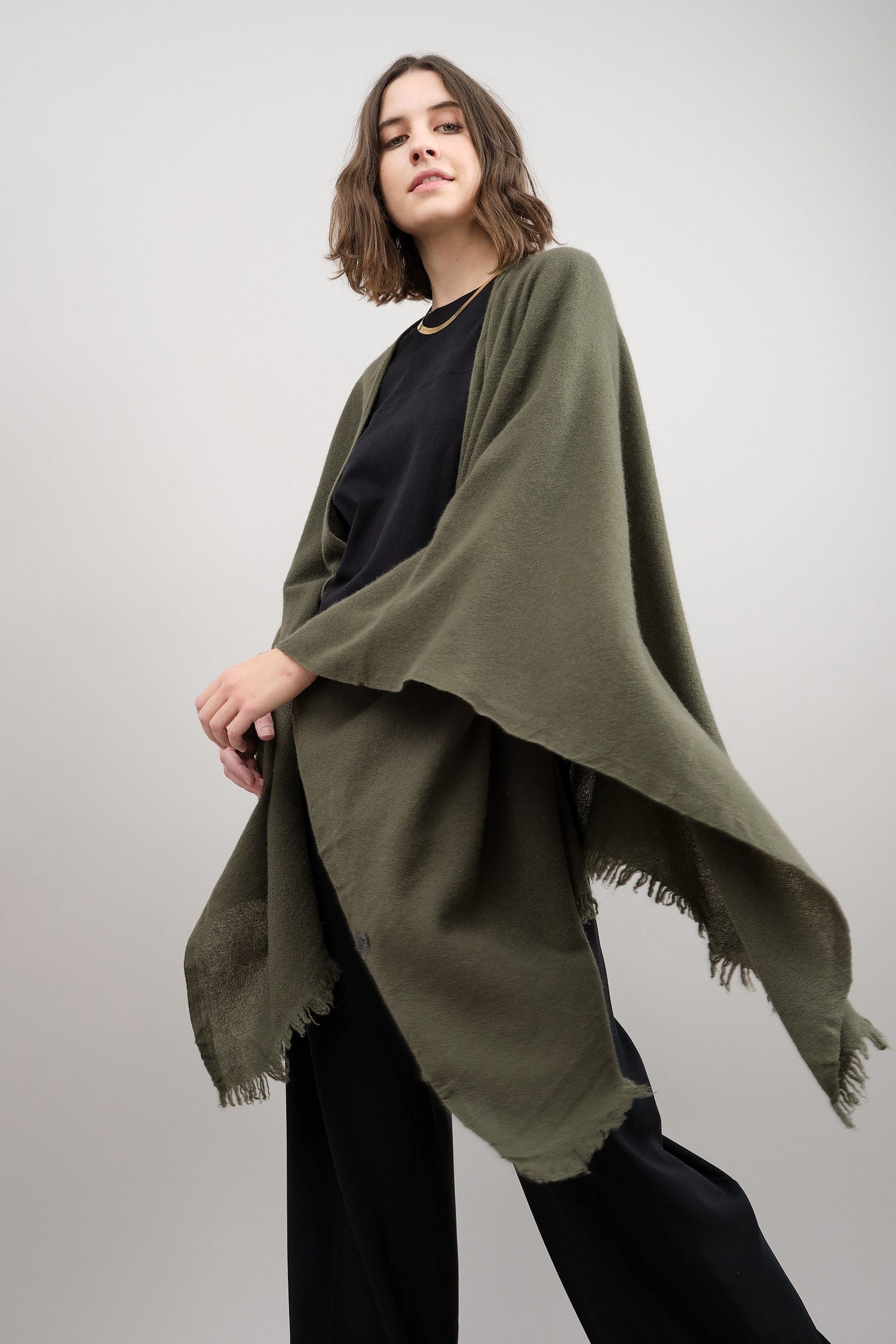 Private 0204 810 Cashmere Pucho