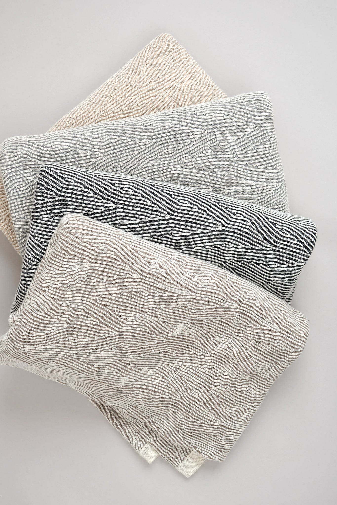 Sefte Home Throws Kimsa Throw in Cream/Taupe Cream/Taupe / 50" X 70"