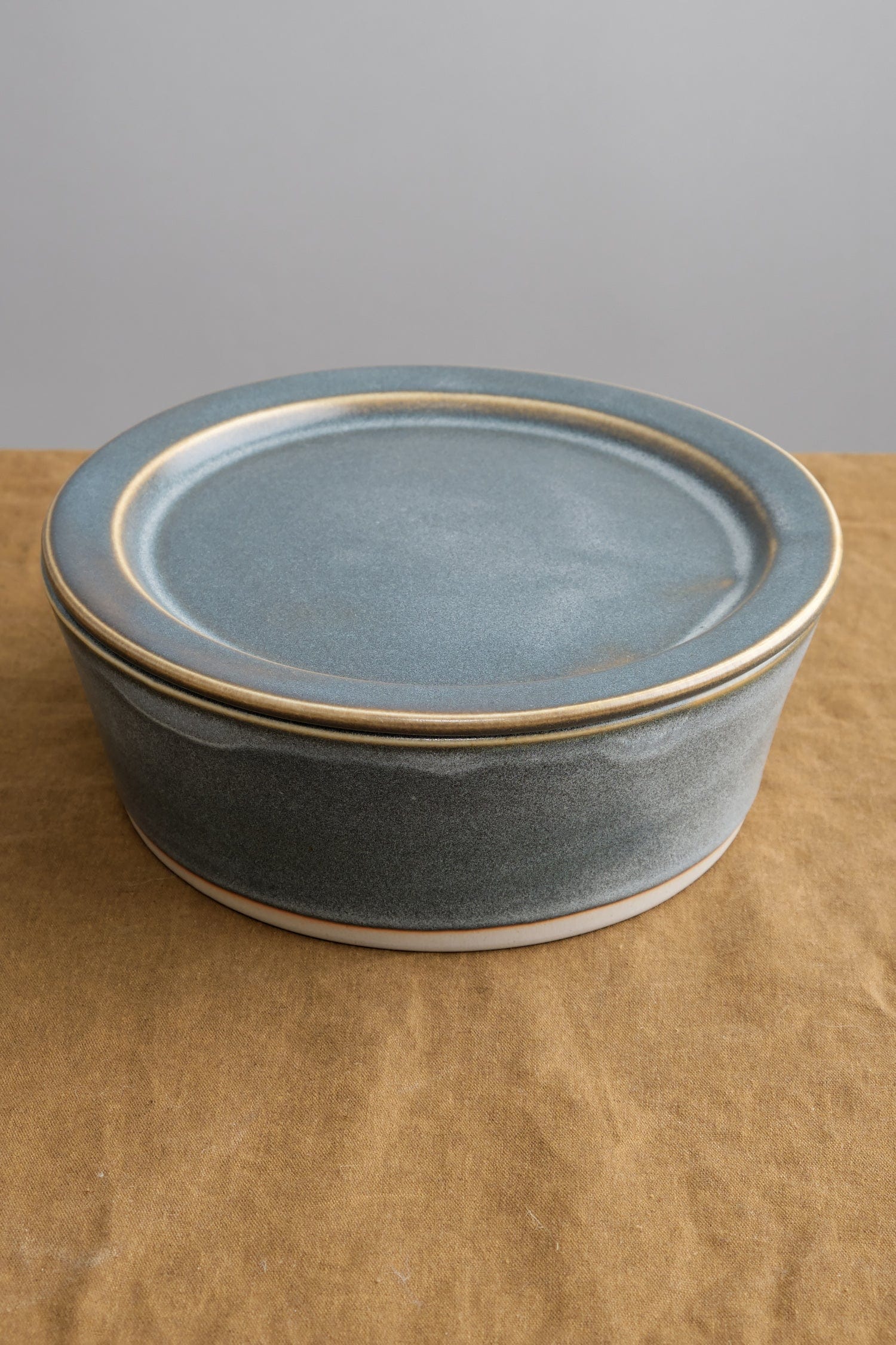 WRF Lab Ceramics Home Kitchen Serving Large Container with Lid Ash / 10" D x 4" H