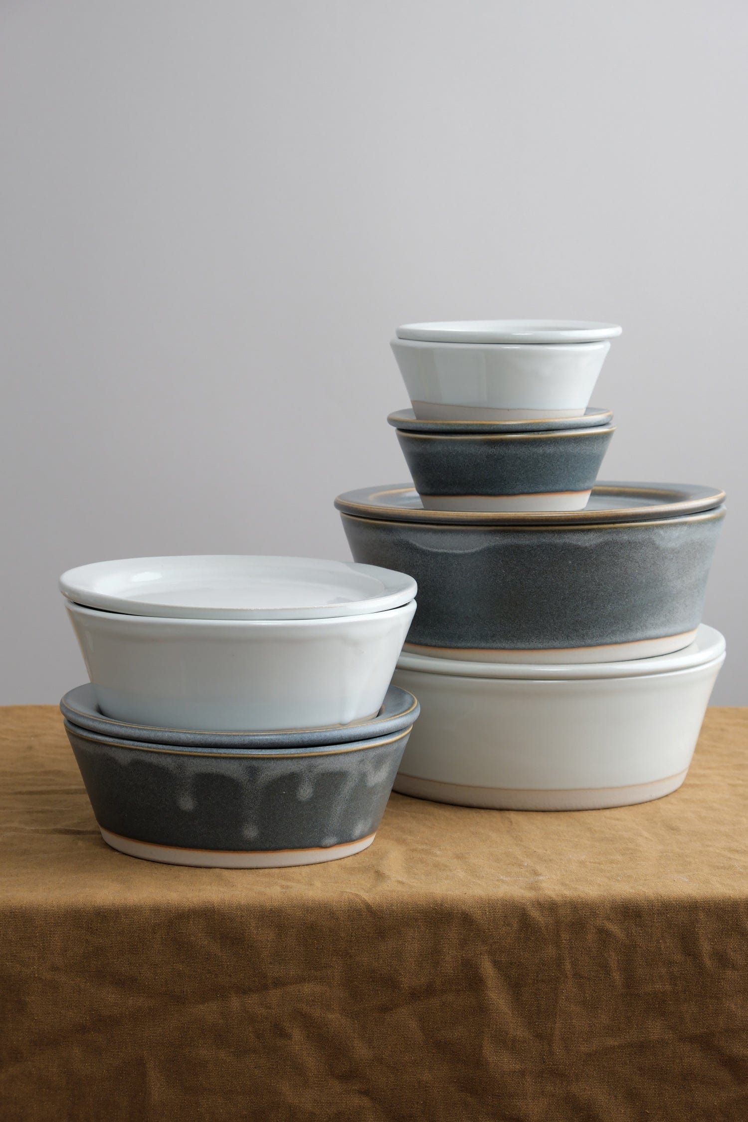 WRF Lab Ceramics Home Kitchen Serving Medium Container with Lid