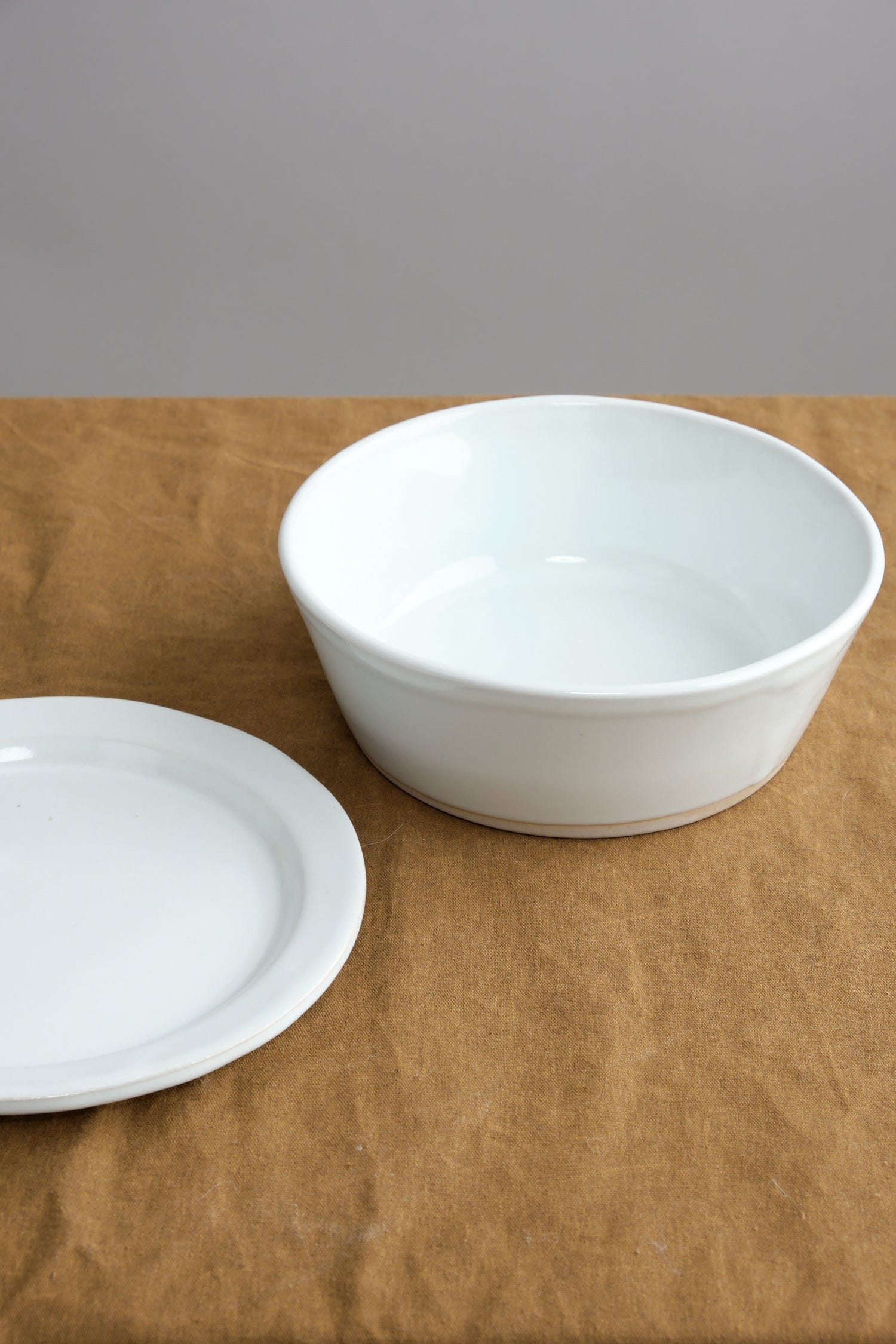 WRF Lab Ceramics Home Kitchen Serving Medium Container with Lid
