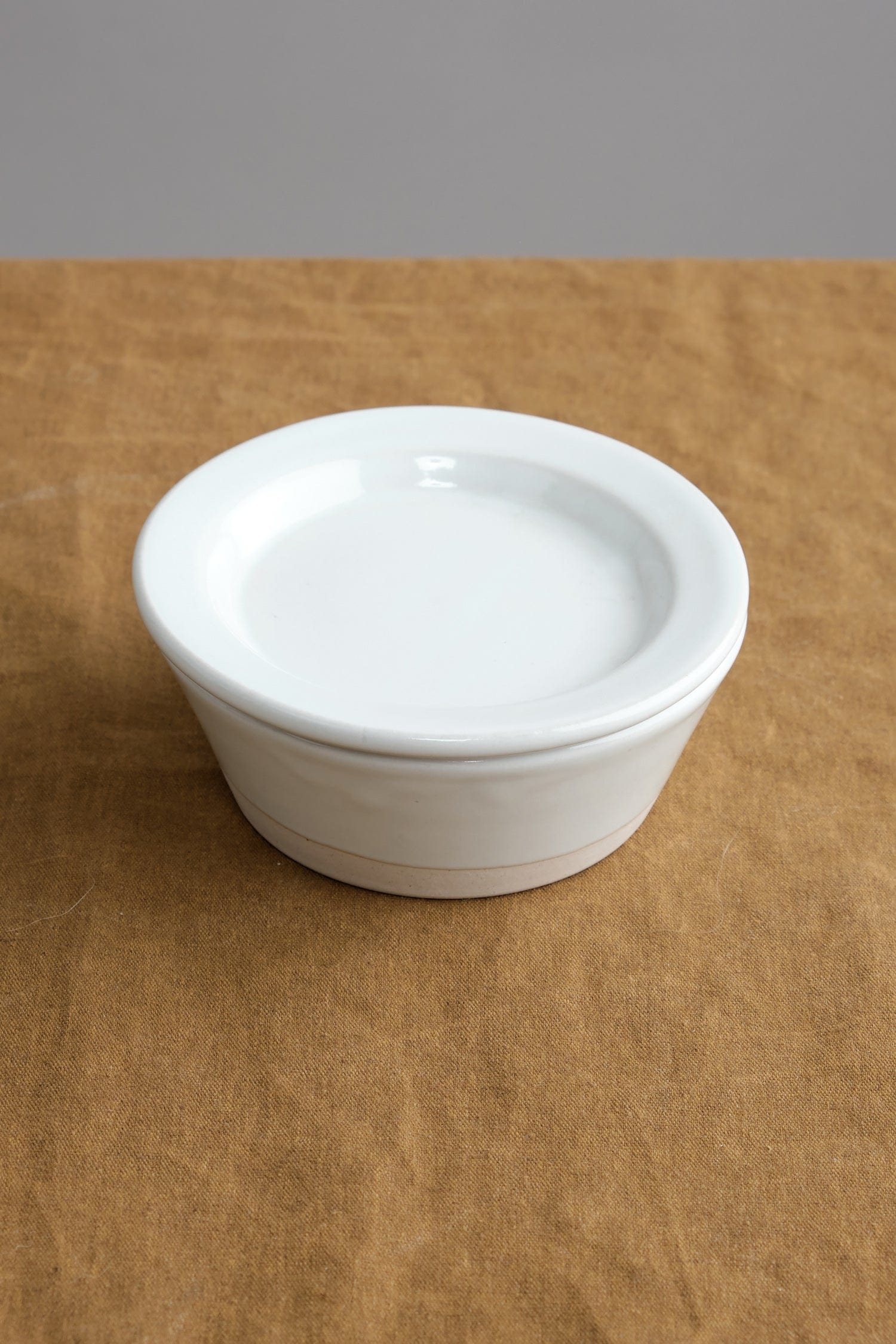 WRF Lab Ceramics Home Kitchen Serving Small Container with Lid White / 5.75" Dia x 2" H