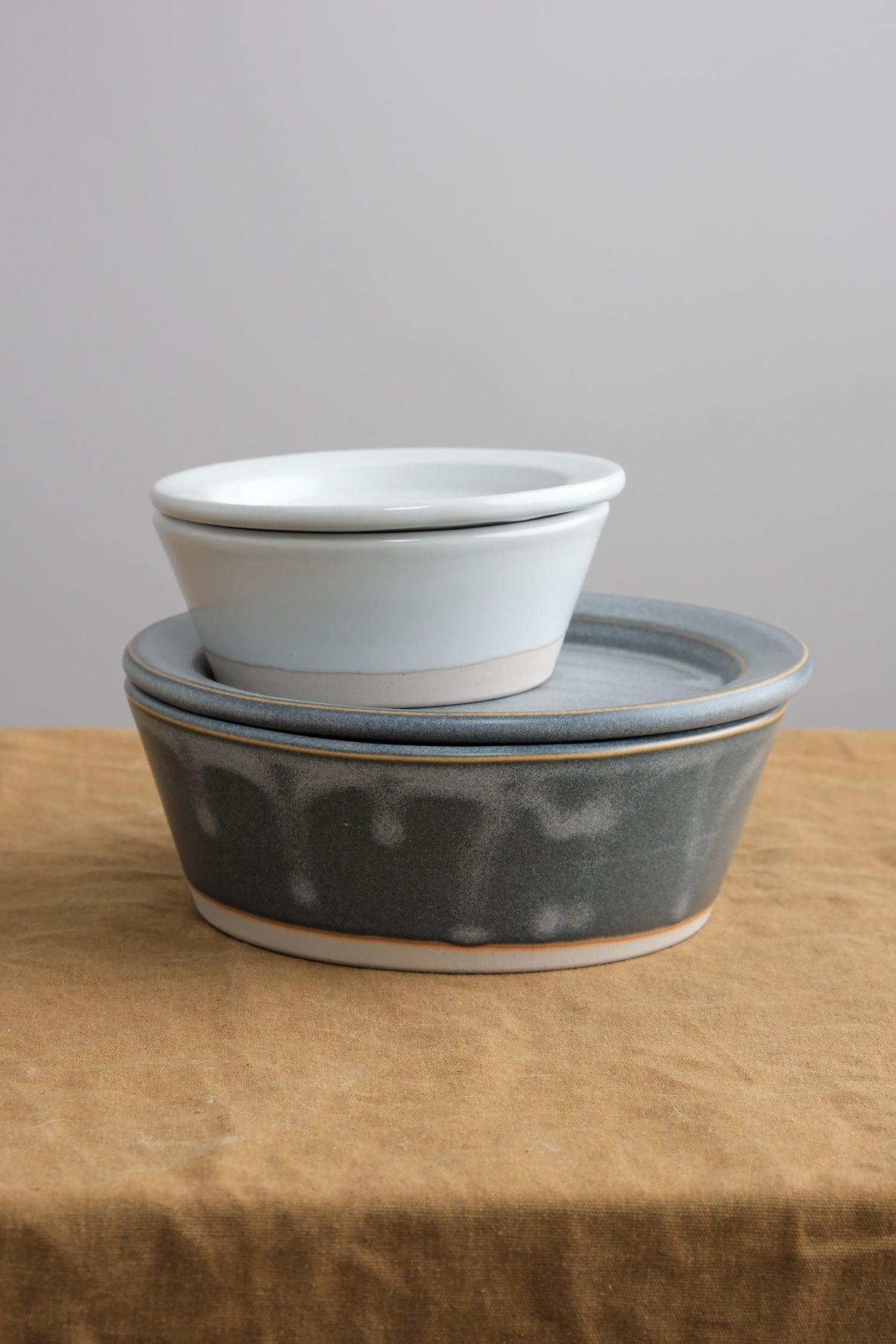 WRF Lab Ceramics Home Kitchen Serving Small Container with Lid White / 5.75" Dia x 2" H