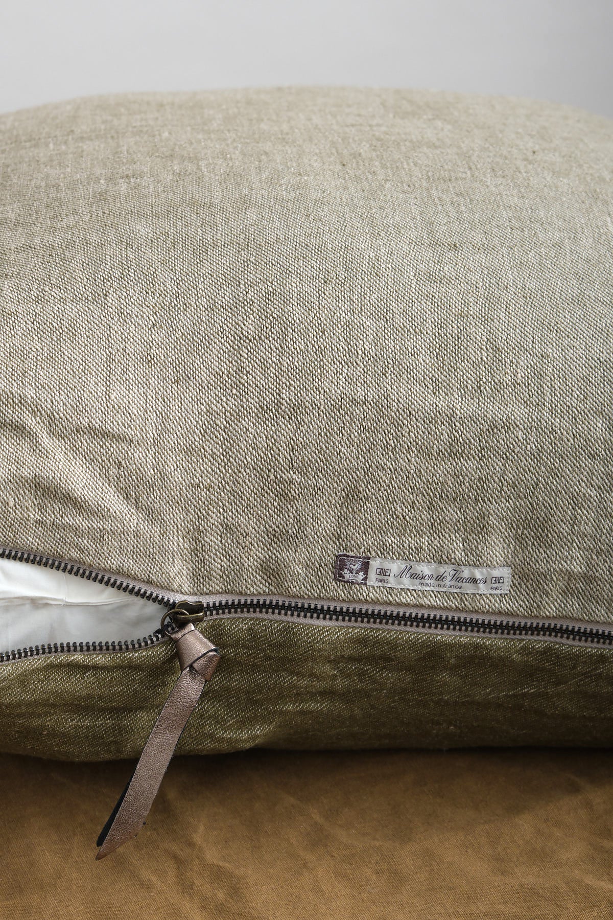 Maison de Vacances Washed Linen Cushion with zipper closure 