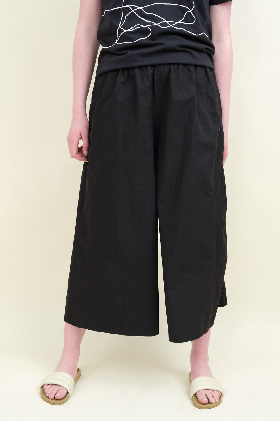 Front of Elastic Culottes in Black