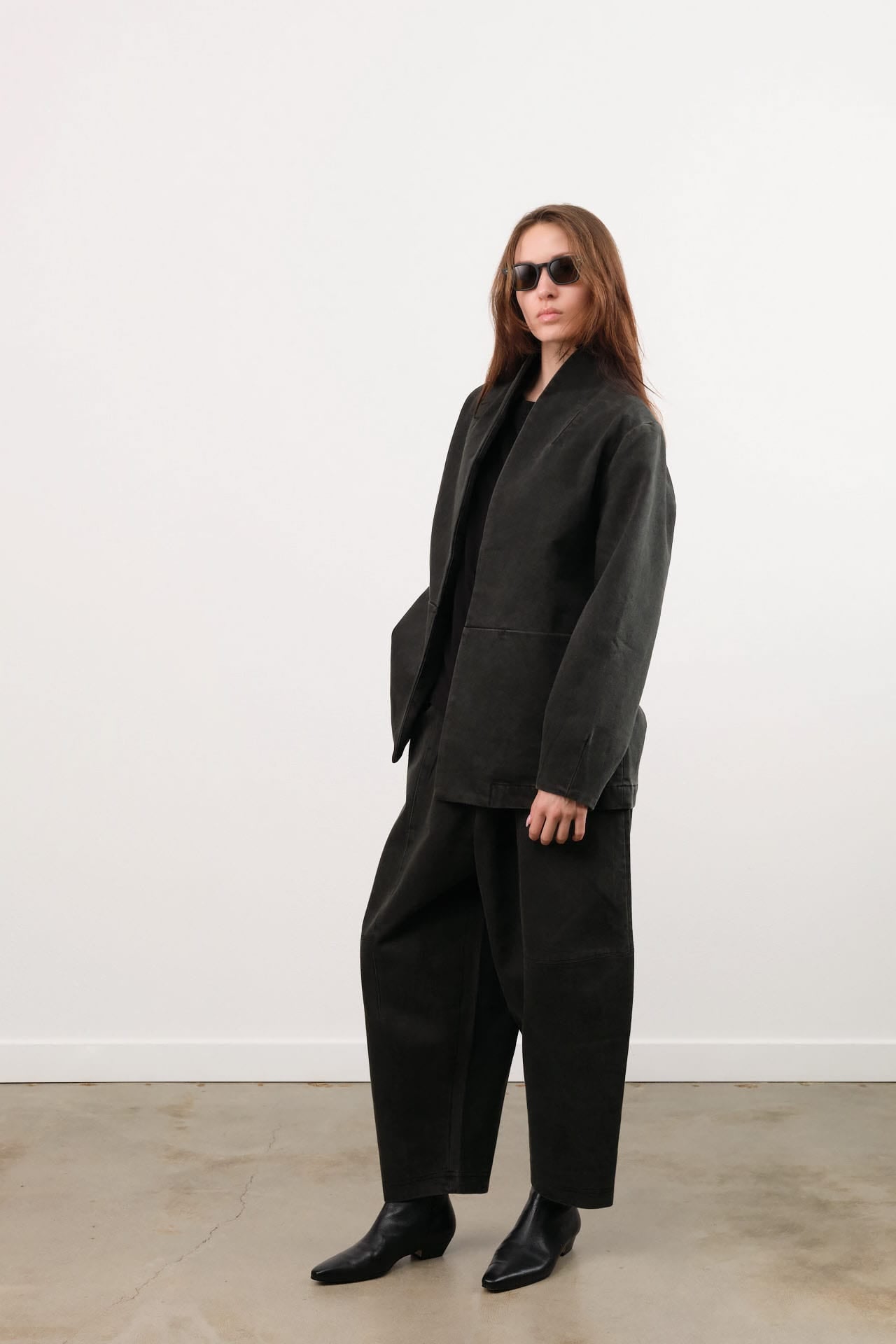 7115 by Szeki Apparel Womens Pants Elastic Panel Barrel Trouser in Washed Black