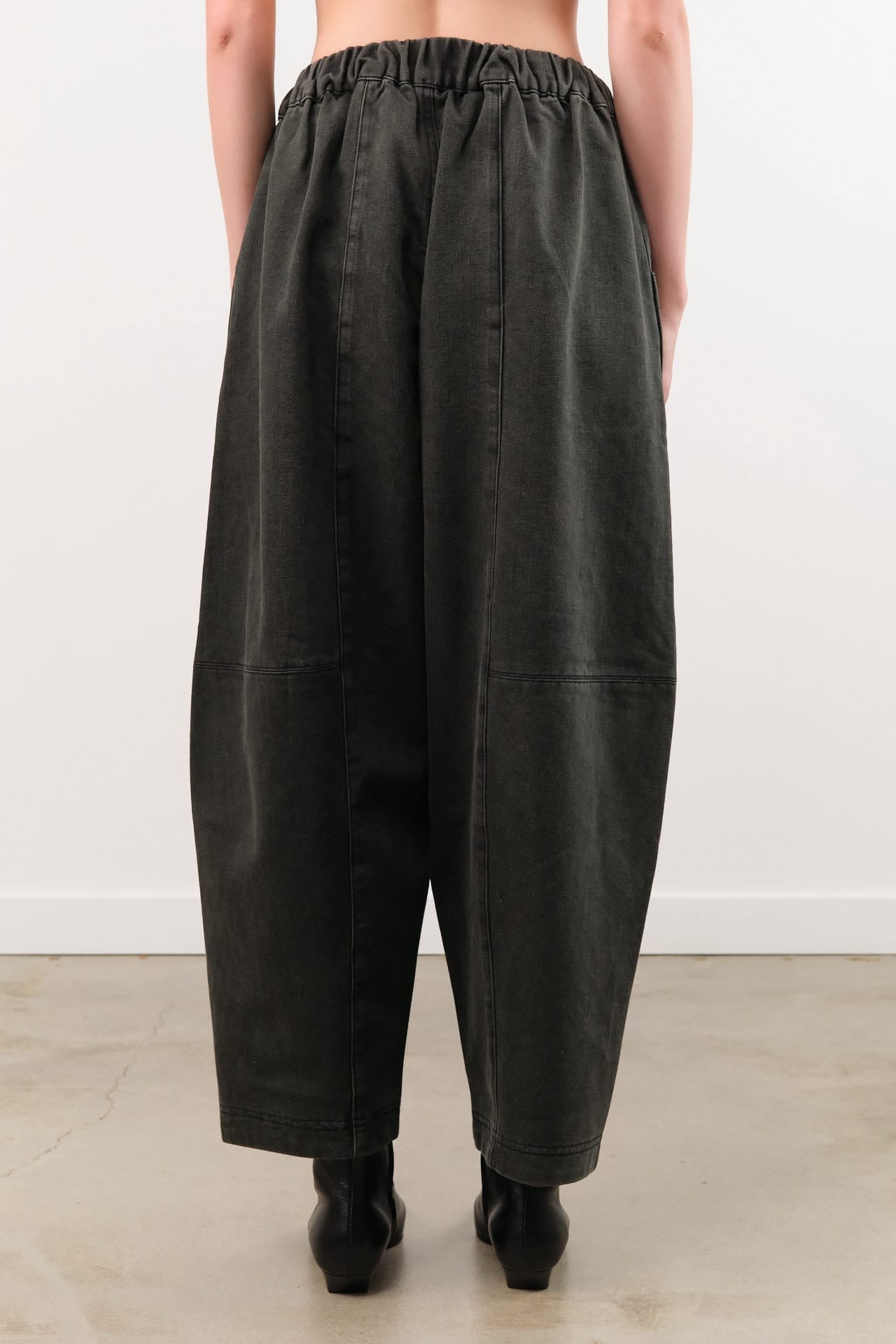 7115 by Szeki Apparel Womens Pants Elastic Panel Barrel Trouser in Washed Black