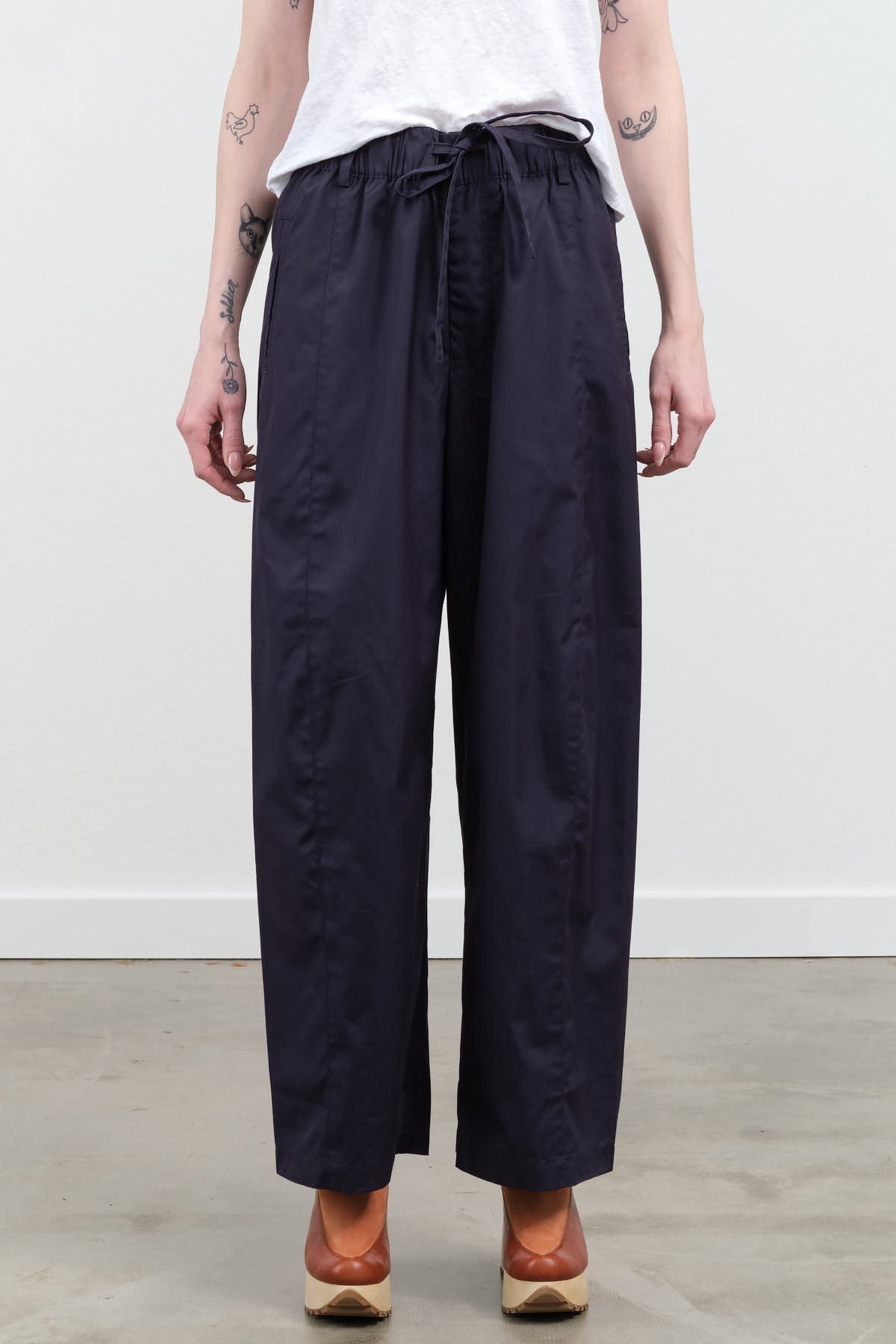 Front view of Elastic Straight-Legged Trouser