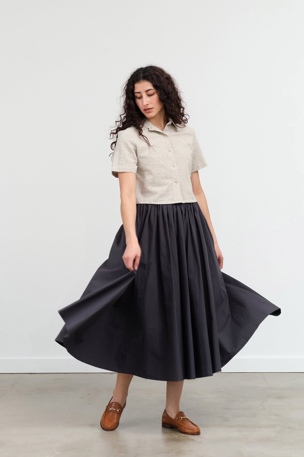 Styled Papery Elastic Prairie Skirt in Navy Black