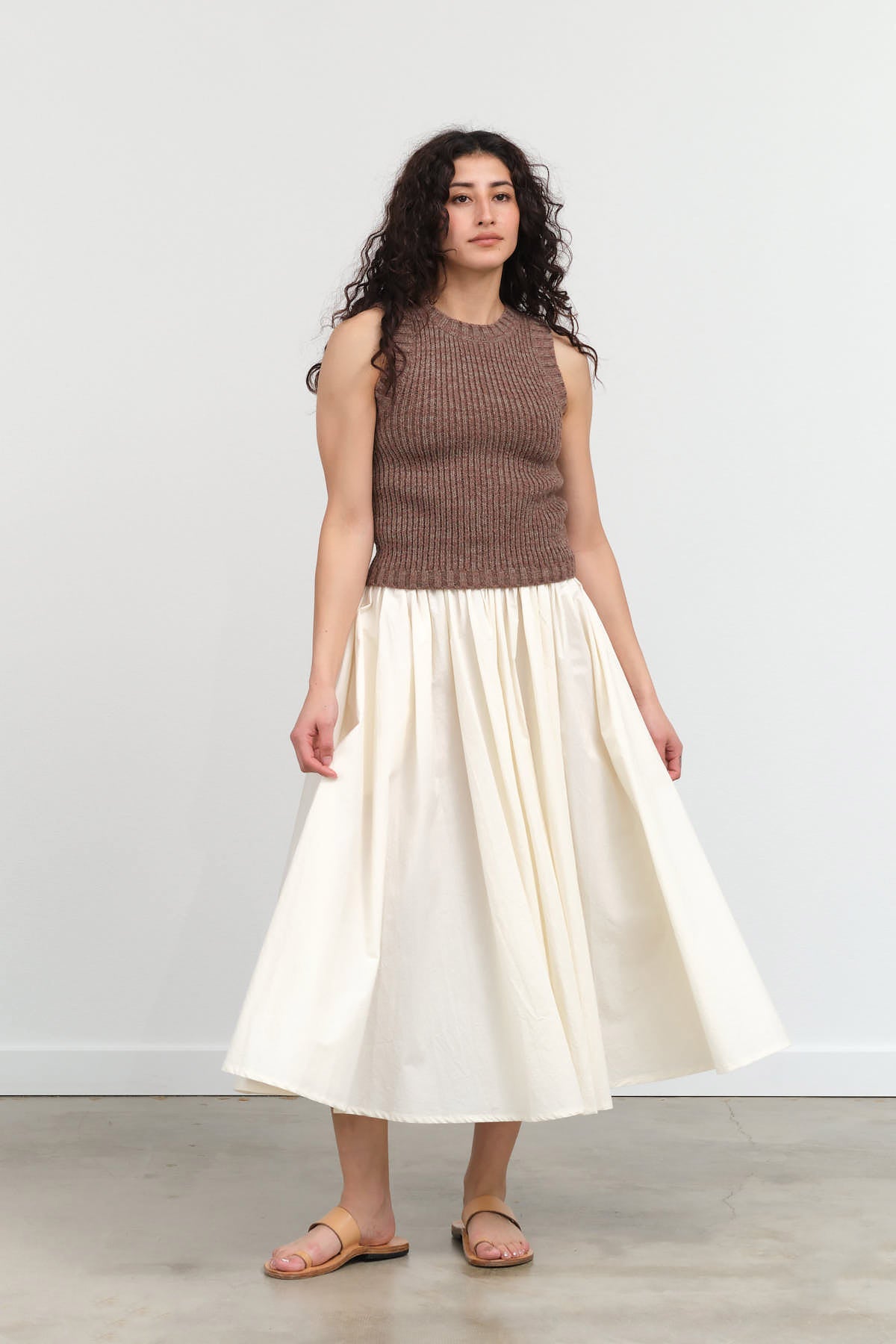 Styled Papery Elastic Prairie Skirt in Off-White