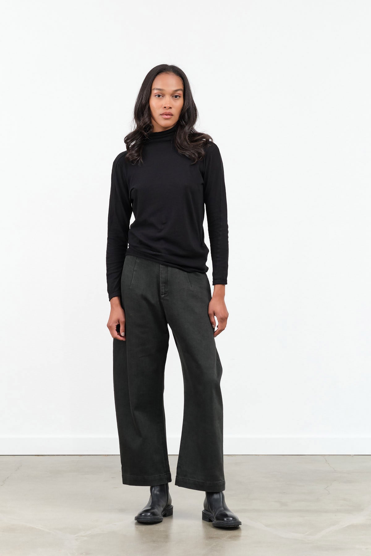 7115 by Szeki Sand-Washed Tailored Curve Legged Trouser in Washed Black