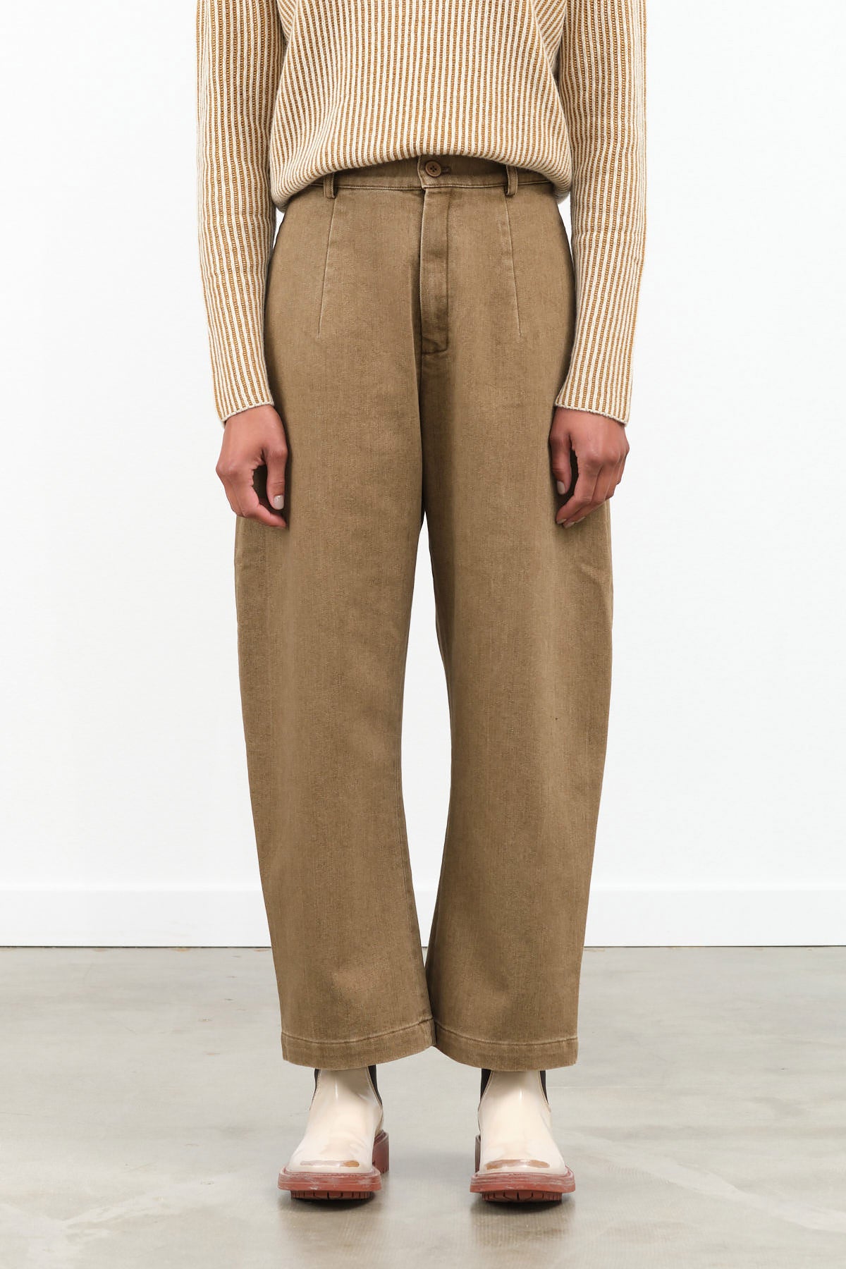 Sand-Washed Tailored Curve Legged Trouser by 7115 by Szeki in Washed Walnut