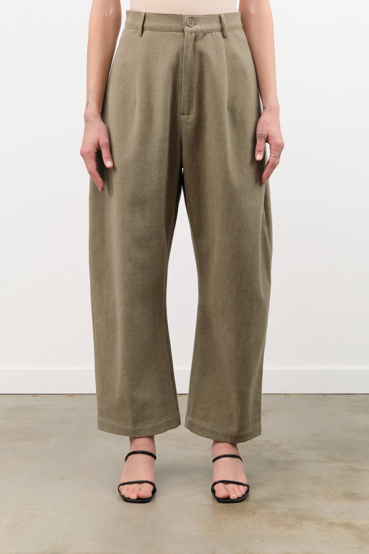 7115 by Szeki Apparel Womens Pants Tailored Curve Legged Trouser in Umber