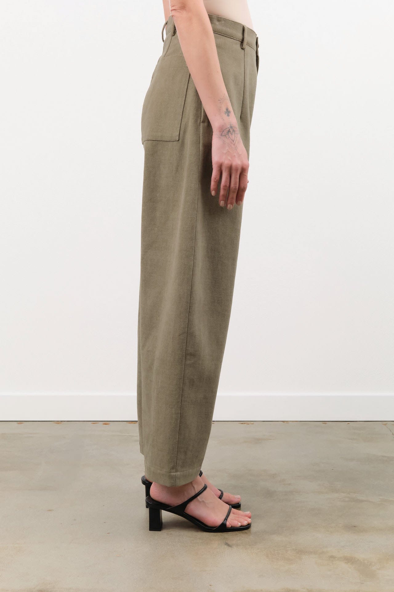 7115 by Szeki Apparel Womens Pants Tailored Curve Legged Trouser in Umber