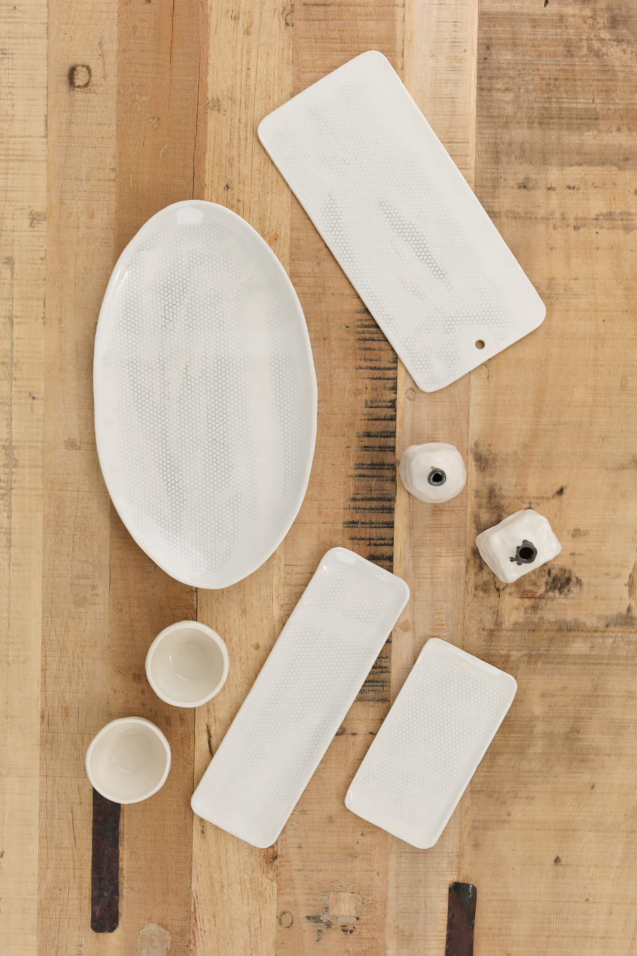 DBO Home Home Kitchen Serving Oval Platter Honeycomb Serveware Salt n Pepper