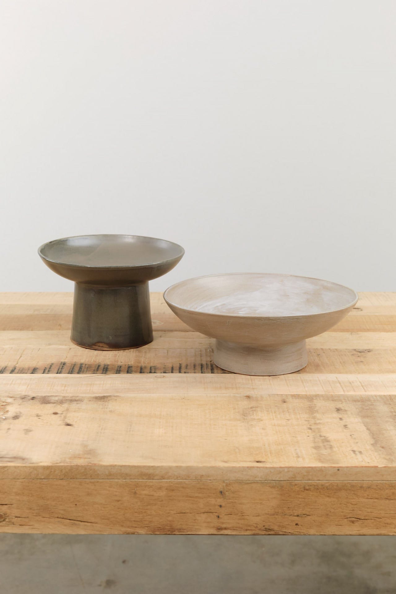 Kati Von Lehman Home Kitchen Serving Wide Pedestal Serving Bowl Brown Stoneware/Eggshell