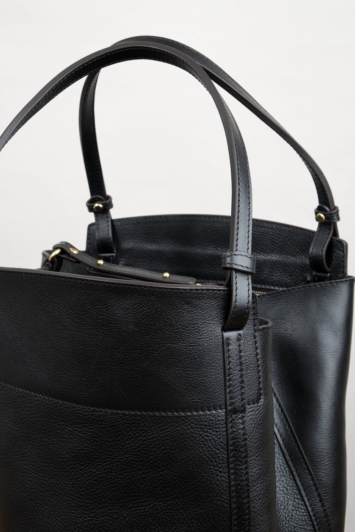 Lindquist black leather bag