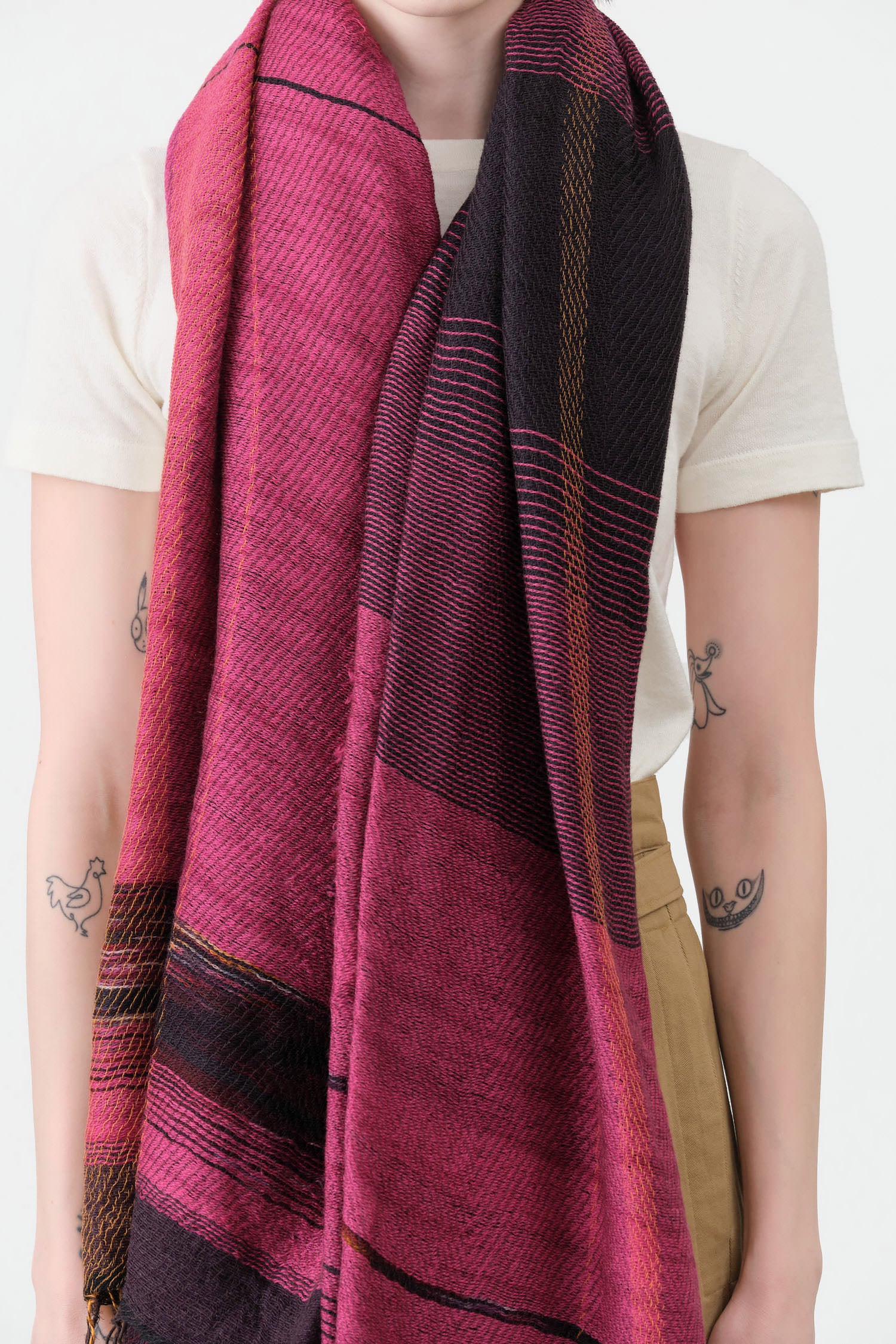 Tamaki Niime Big Roots Shawl in Raspberry