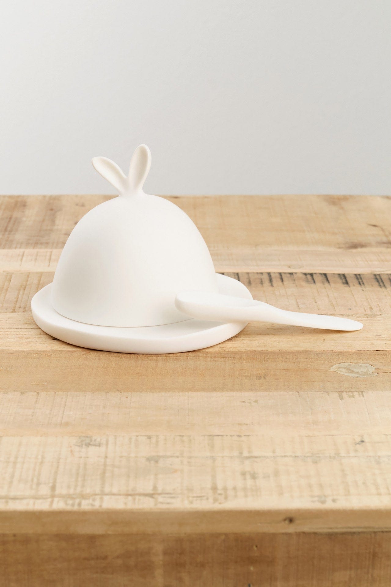 Tina Frey Designs Home Kitchen Serving Lapin Butter Dish with Spreader White