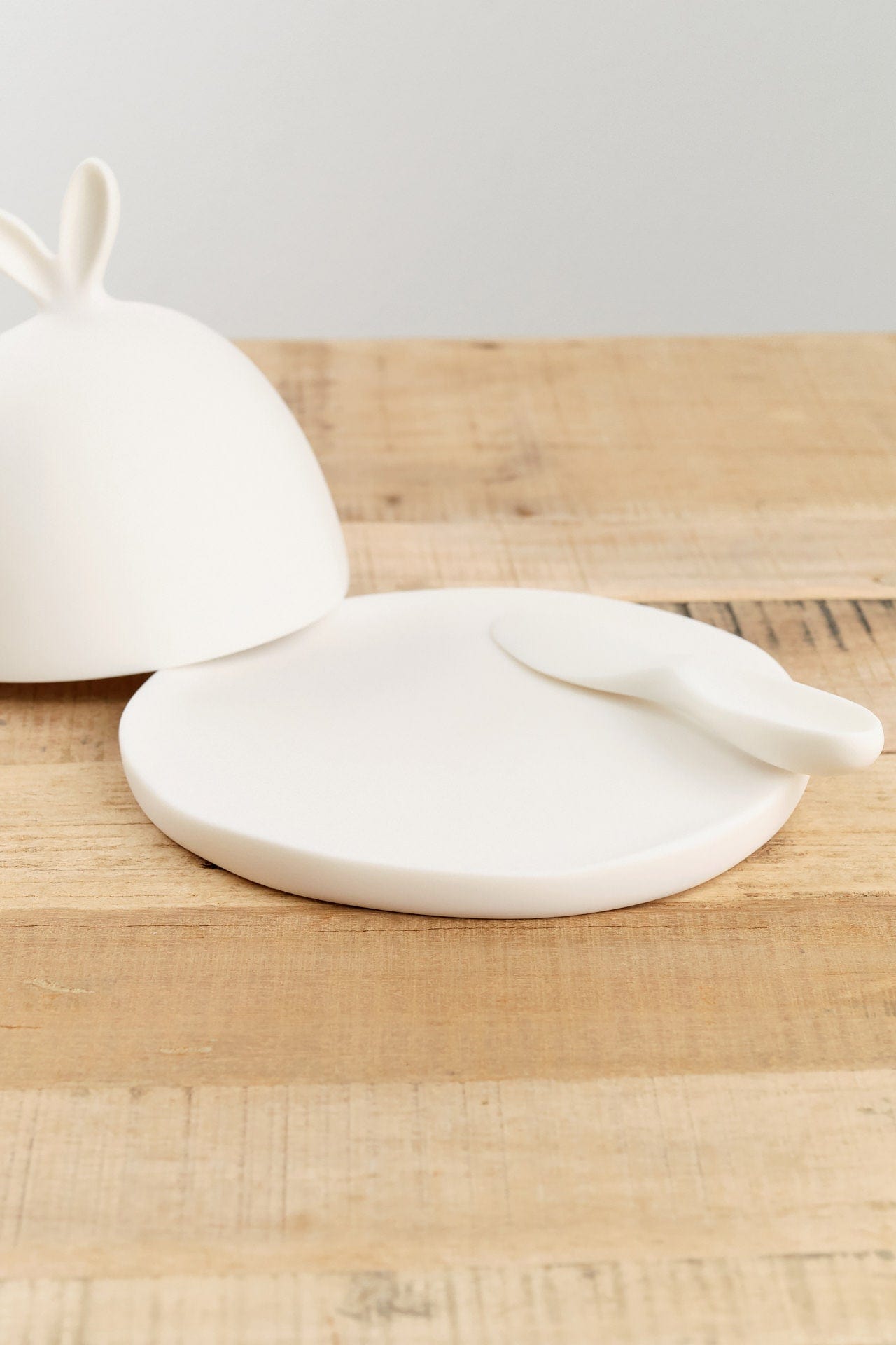 Tina Frey Designs Home Kitchen Serving Lapin Butter Dish with Spreader White