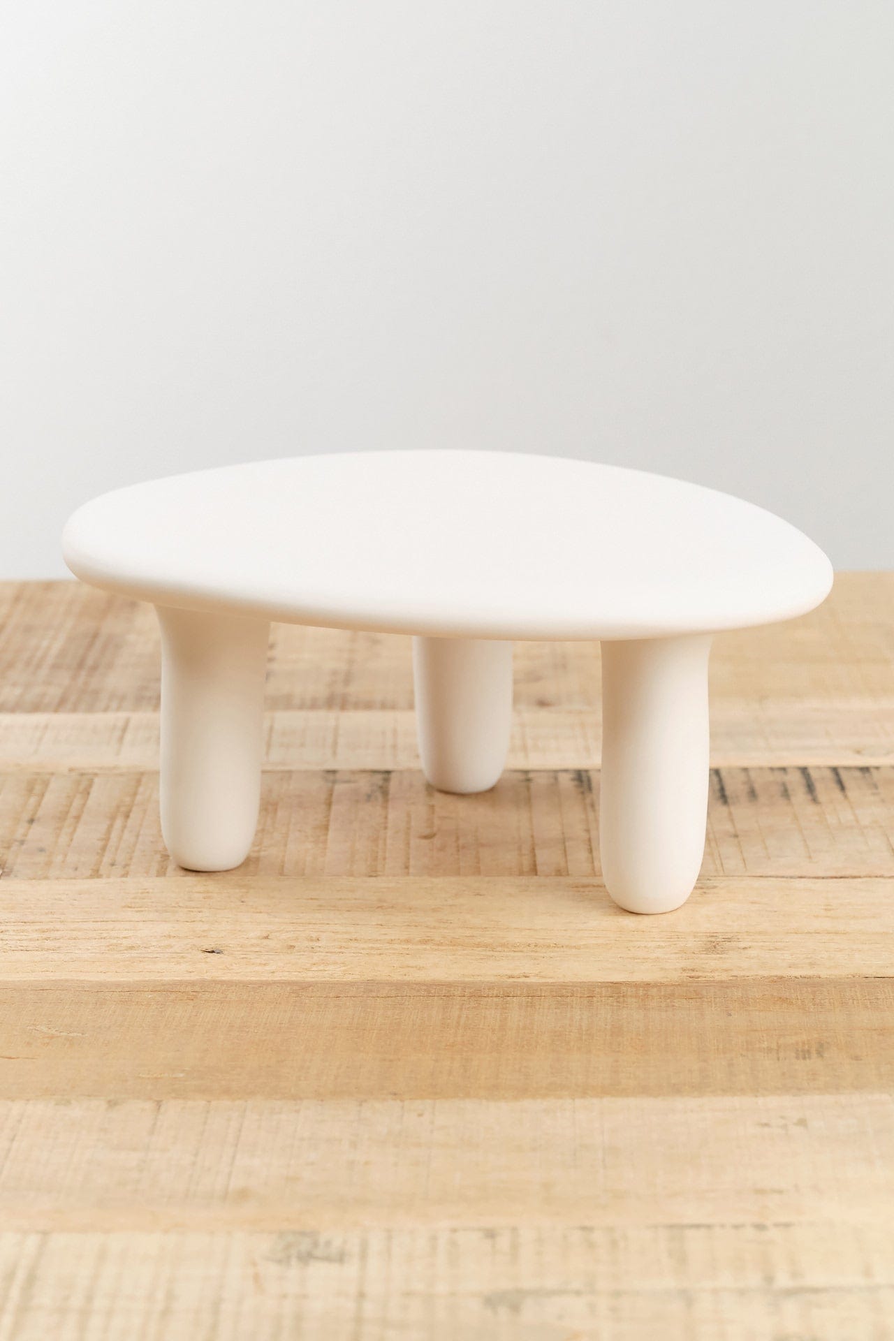 Tina Frey Designs Home Kitchen Serving Puddle Large Elevated Platter White