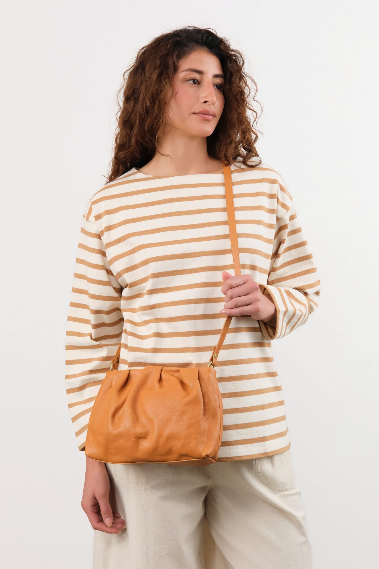 Il Bisonte Accessories Bags Accademia Crossbody Bag in Naturale Naturale / 7.5" L X 11.5" W X 2.75" D