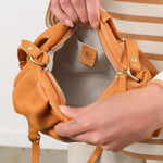 Il Bisonte Accessories Bags Accademia Crossbody Bag in Naturale Naturale / 7.5" L X 11.5" W X 2.75" D