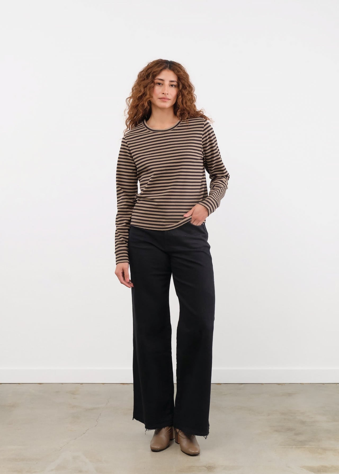 Amo Denim Apparel Womens Denim Frida Jean in Black Oak