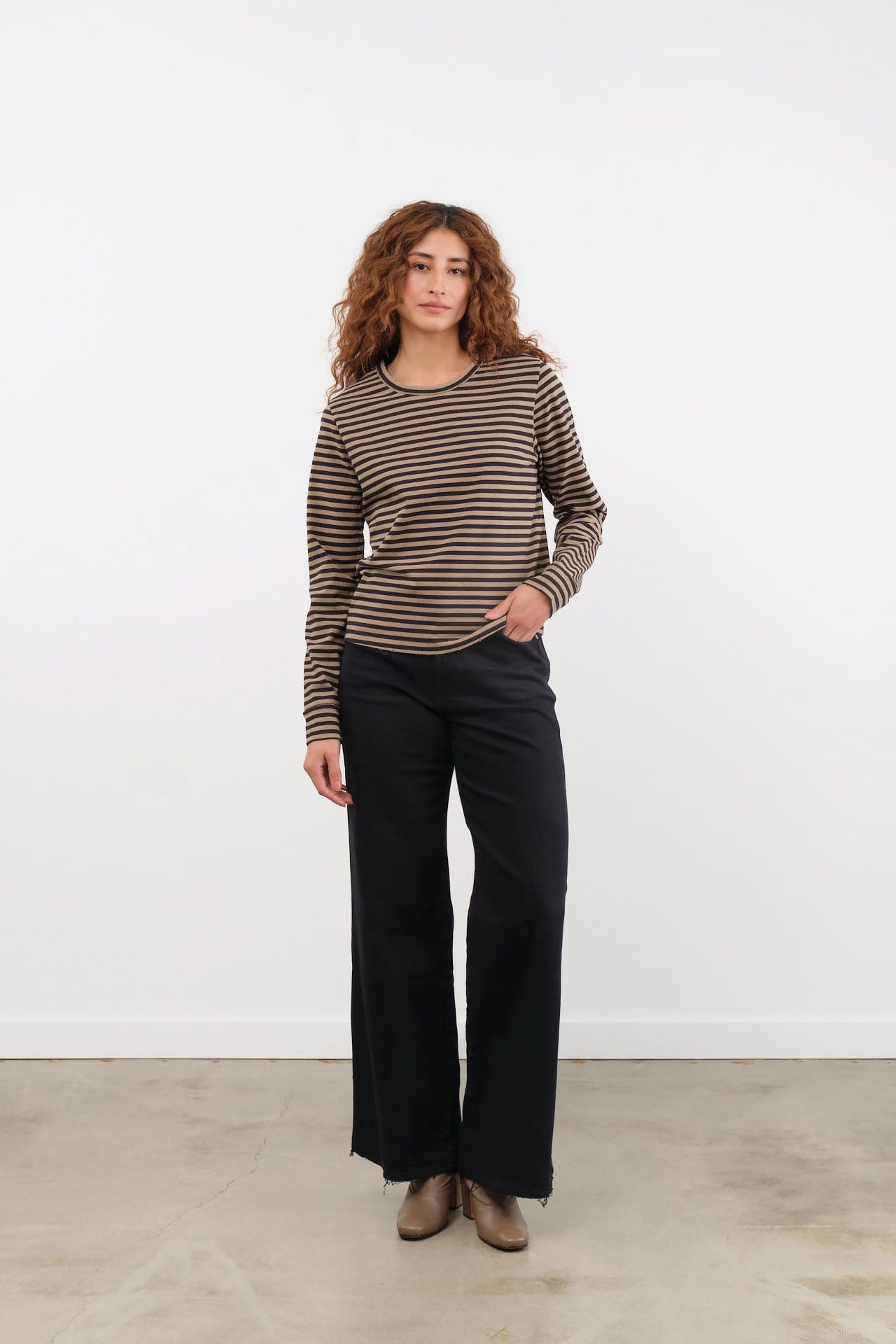 Amo Denim Apparel Womens Denim Frida Jean in Black Oak