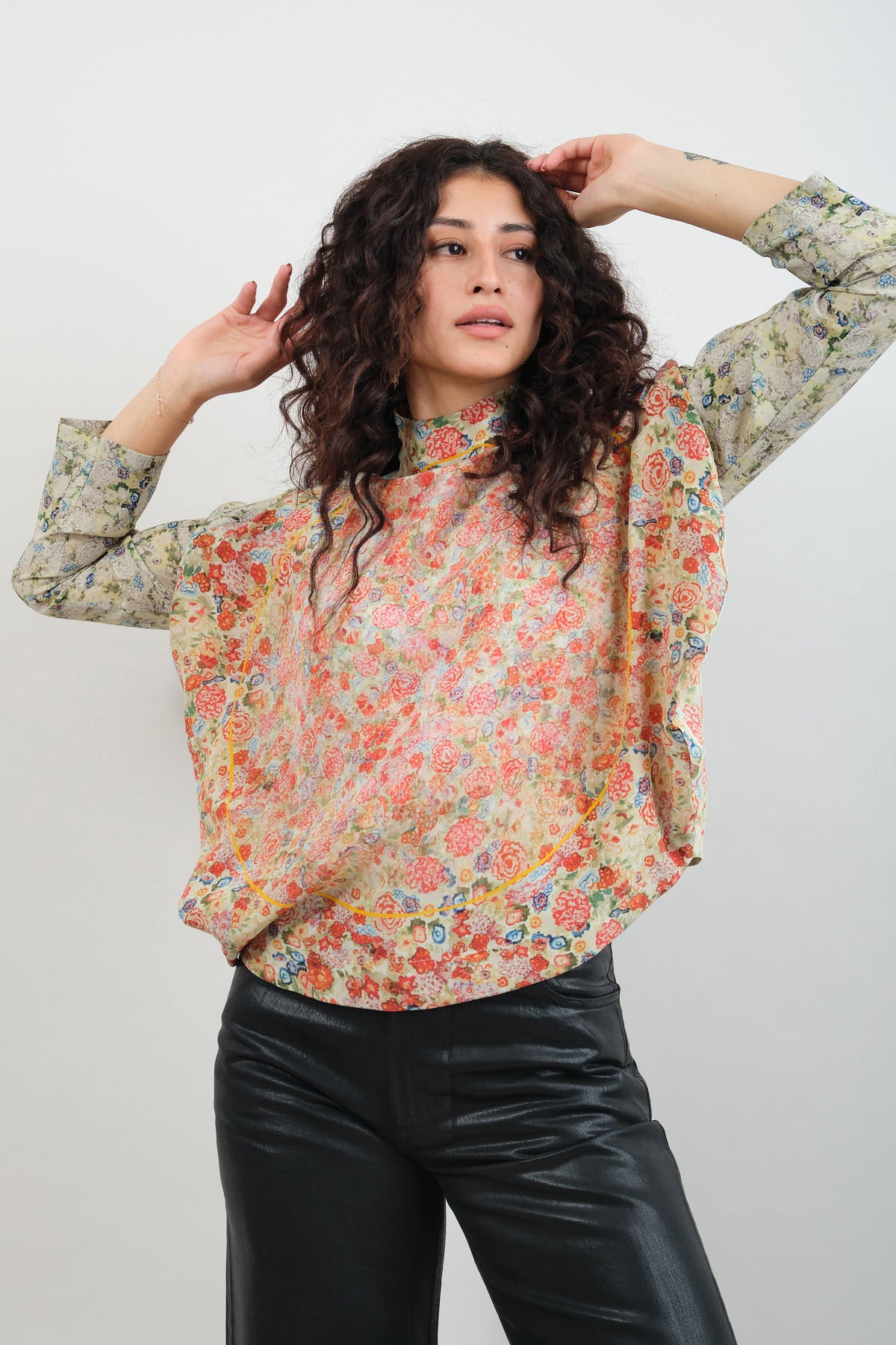 Anntian Circle top in Bright Flowers 
