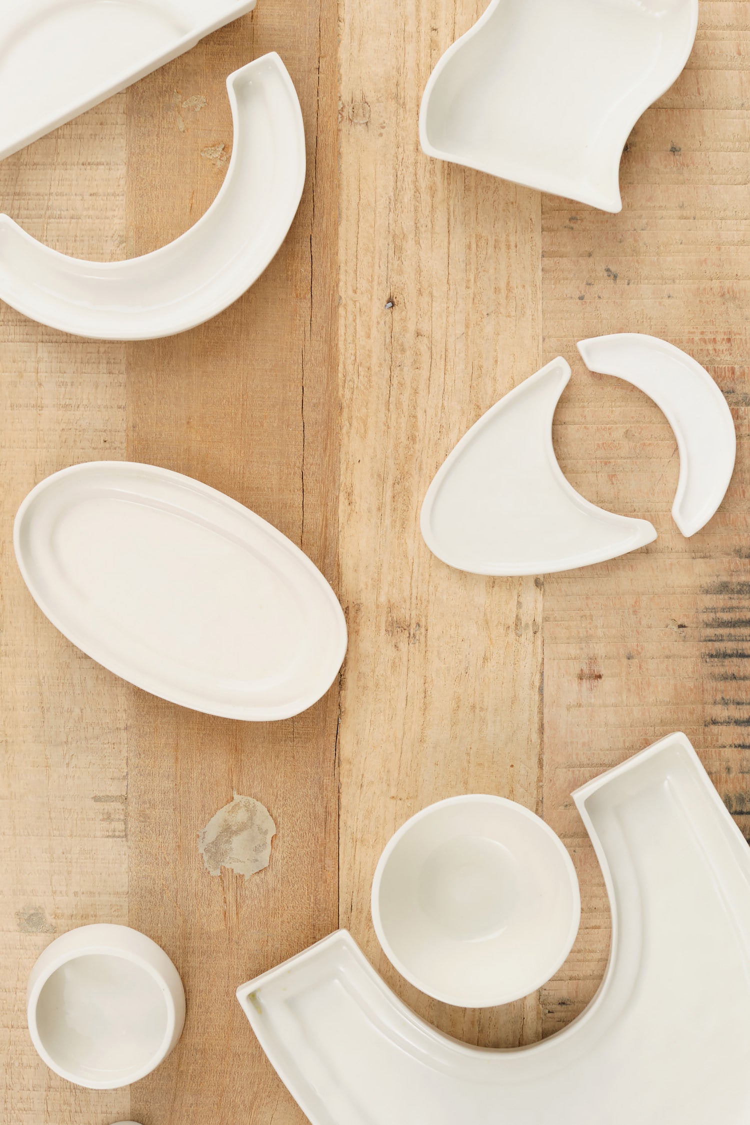 Crescent Moon Plates Set in White Porcelain by Arc Object Studio