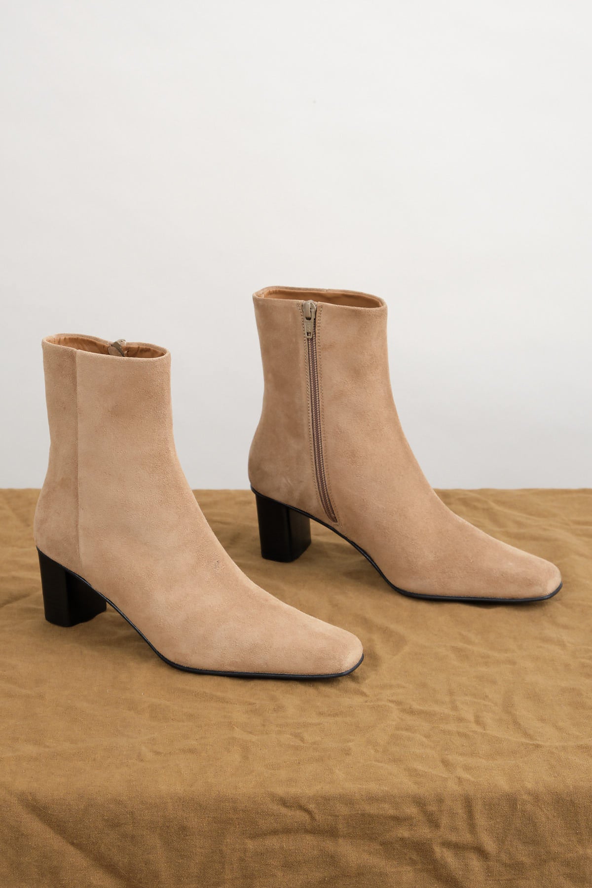 Praia Suede Boot on table
