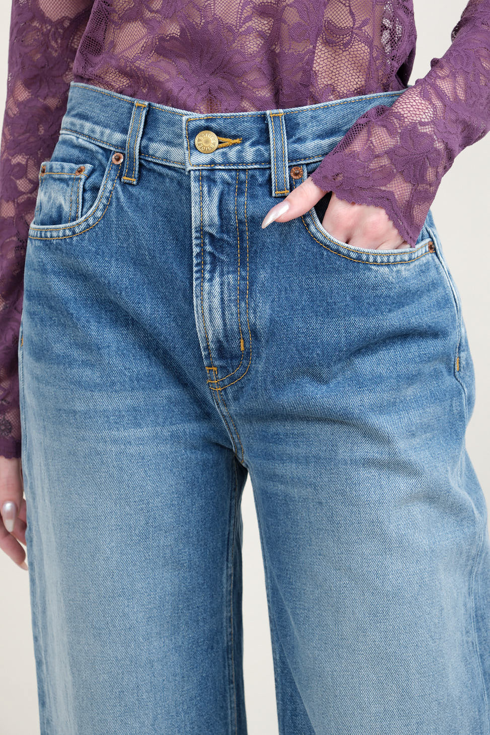 Front detailing on Leroy Mid Relaxed Bow Jean