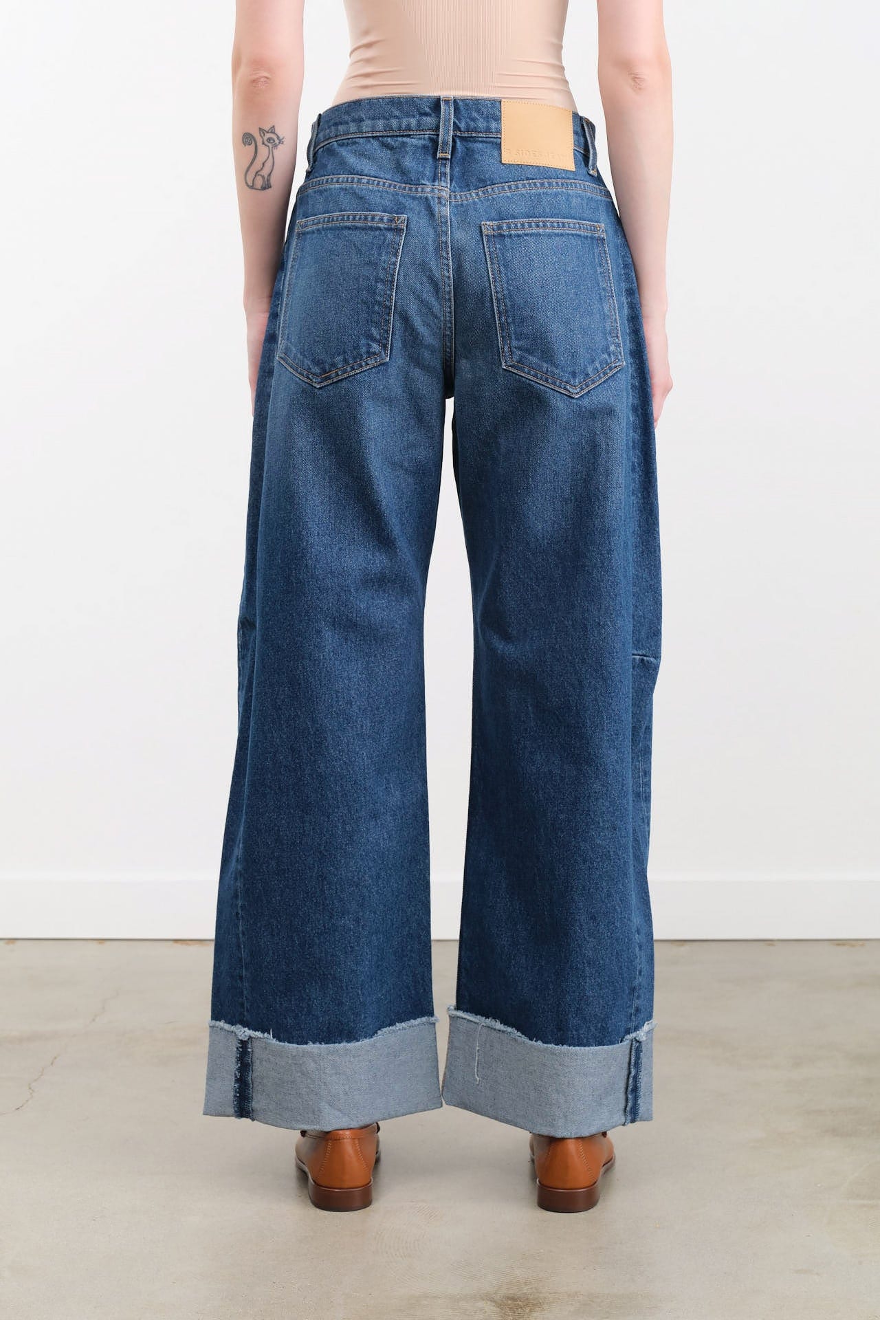B Sides Jeans Apparel Womens Denim Relaxed Cuffed Lasso in Cate Wash