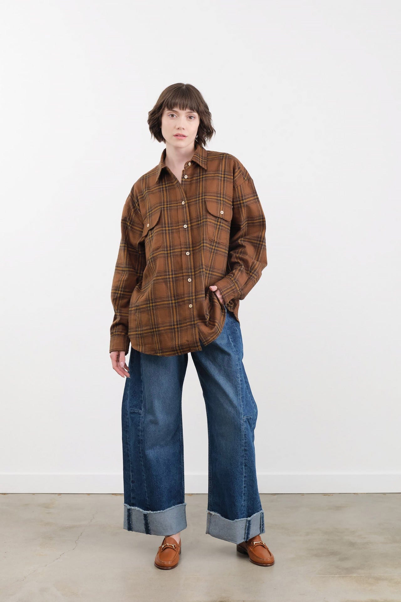 B Sides Jeans Apparel Womens Denim Relaxed Cuffed Lasso in Cate Wash