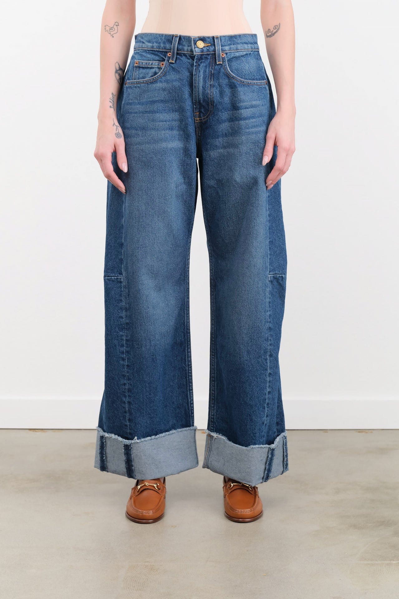 B Sides Jeans Apparel Womens Denim Relaxed Cuffed Lasso in Cate Wash